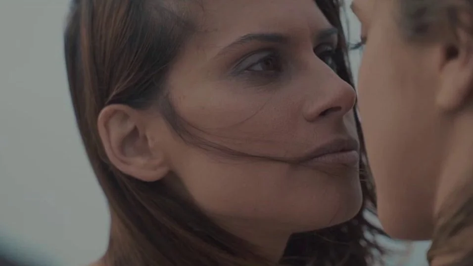 By the Sea: fugacidad, piel y mar