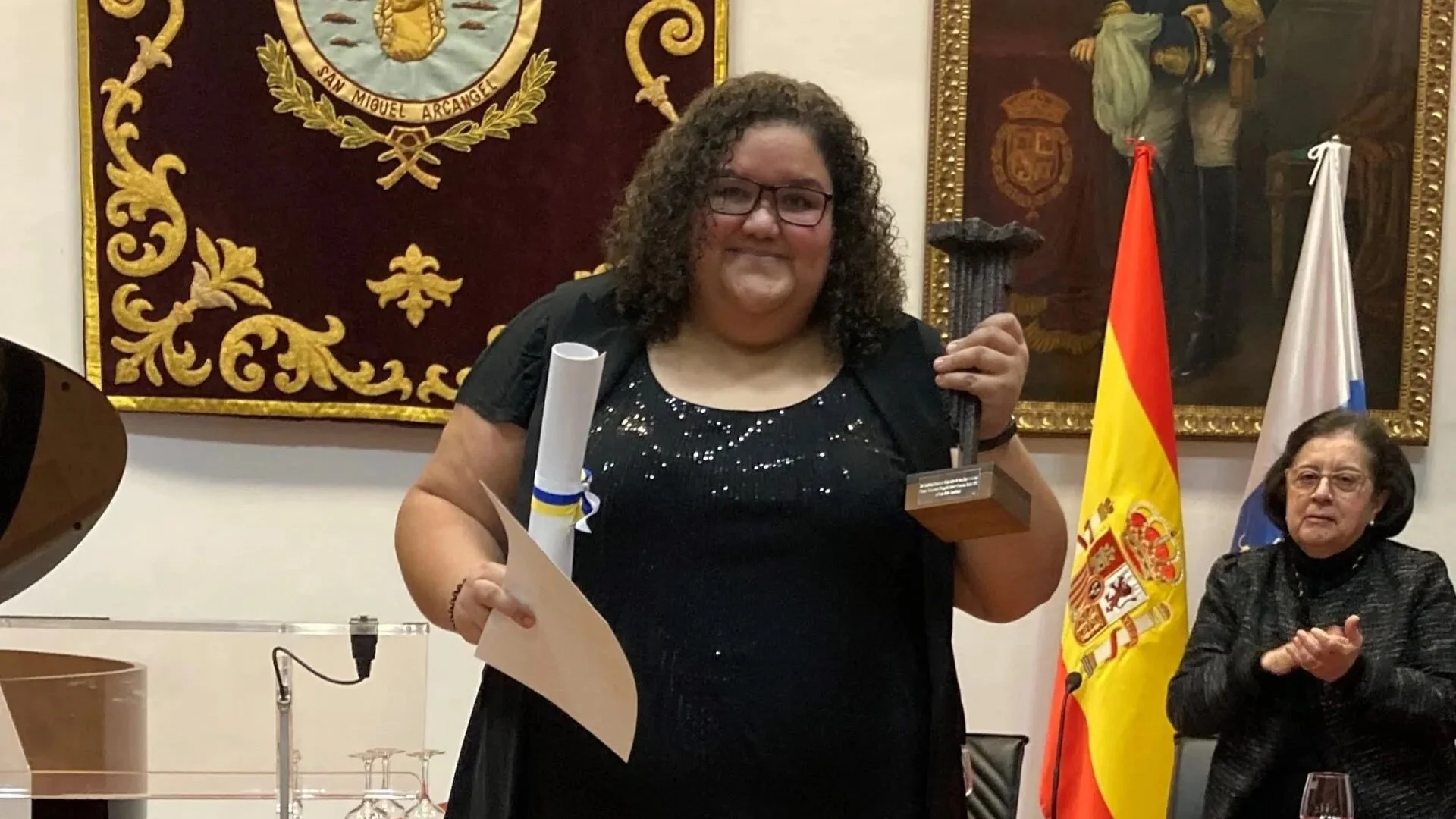 RUT ANGIELINA RECIBE EL PREMIO EXCELLENS DE LA RACBA 2022