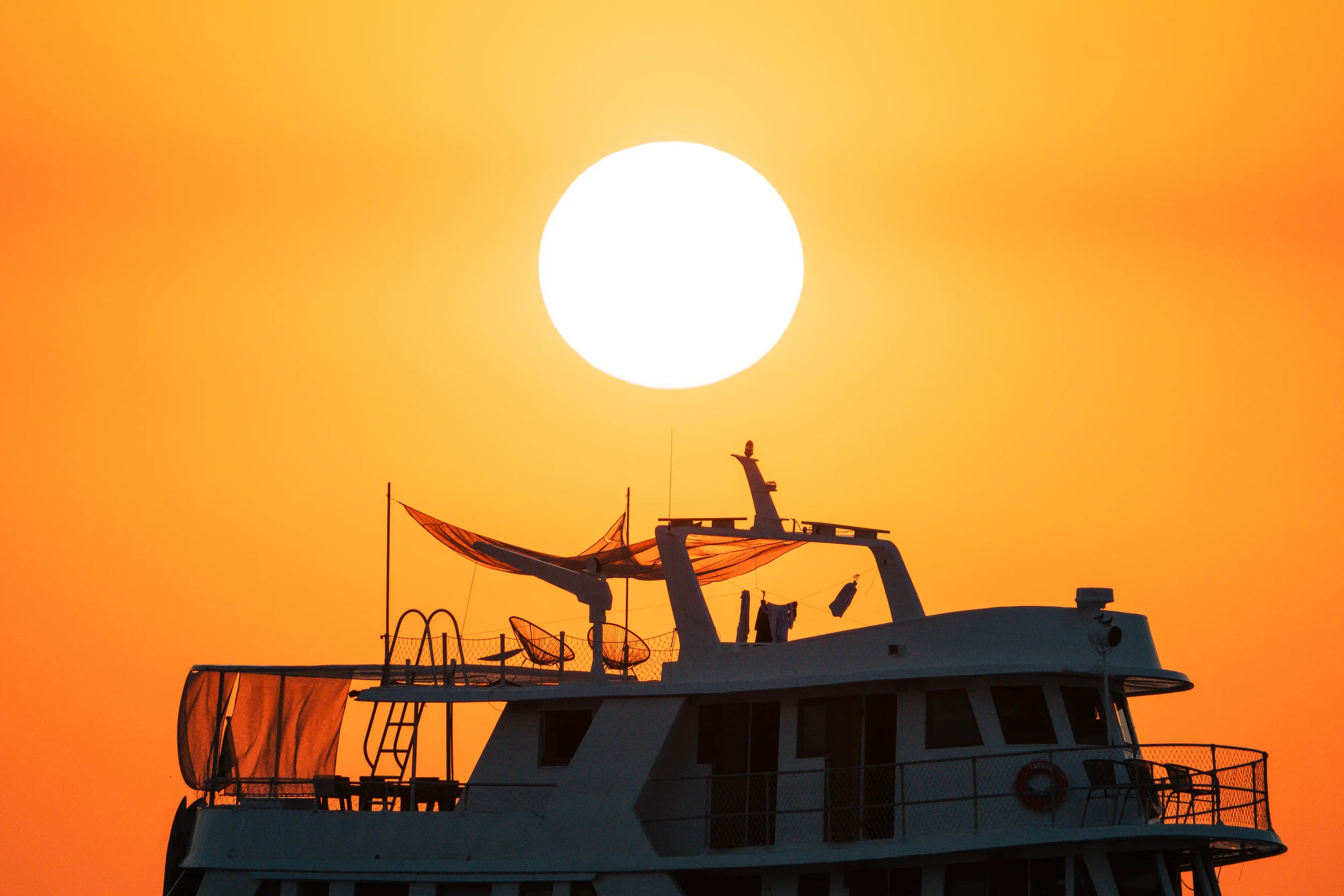 RW_Brazil_Yacht_Sunset-05214.webp