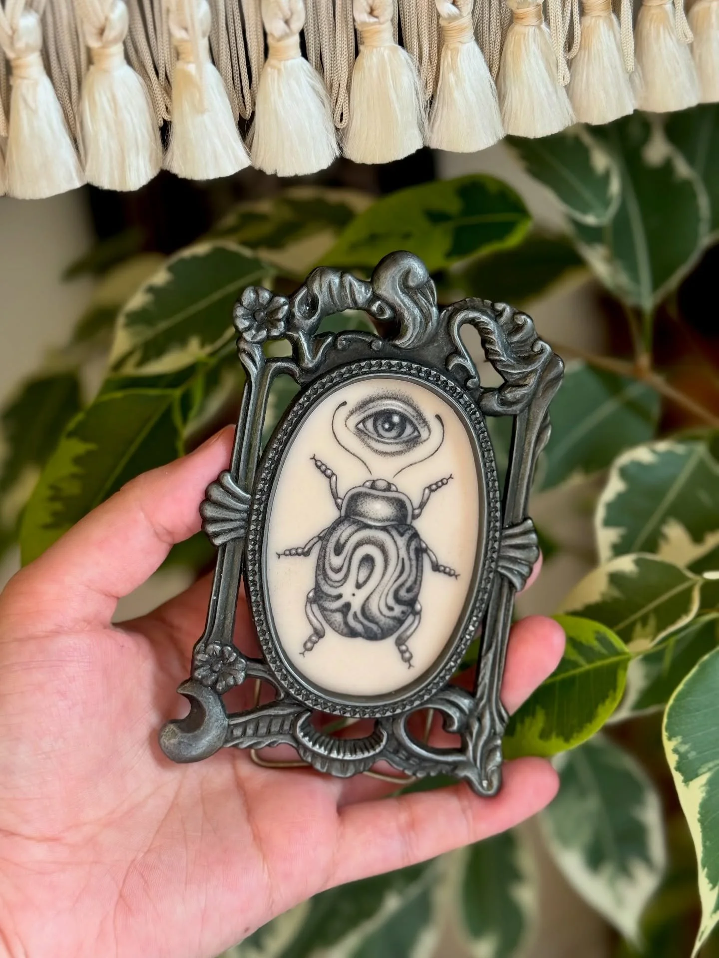 The tiniest fake skin I did today! 🪲 

Let me know if you have any fun ideas for framed fake skins, I have a fair few frames to fill now!