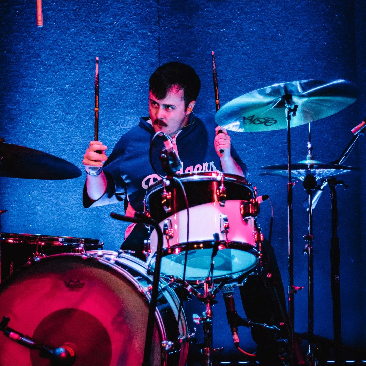 🎉 happy birthday to our best fwank Denny! 🎉

the brains, the brawn, the groove, and the best drumma on earf

comment on a scale of one to denny how much he rules like crazy ❤️🥁

#thedepartures #happybirthdaydenny #denbag #bags #scoop #devin #richi