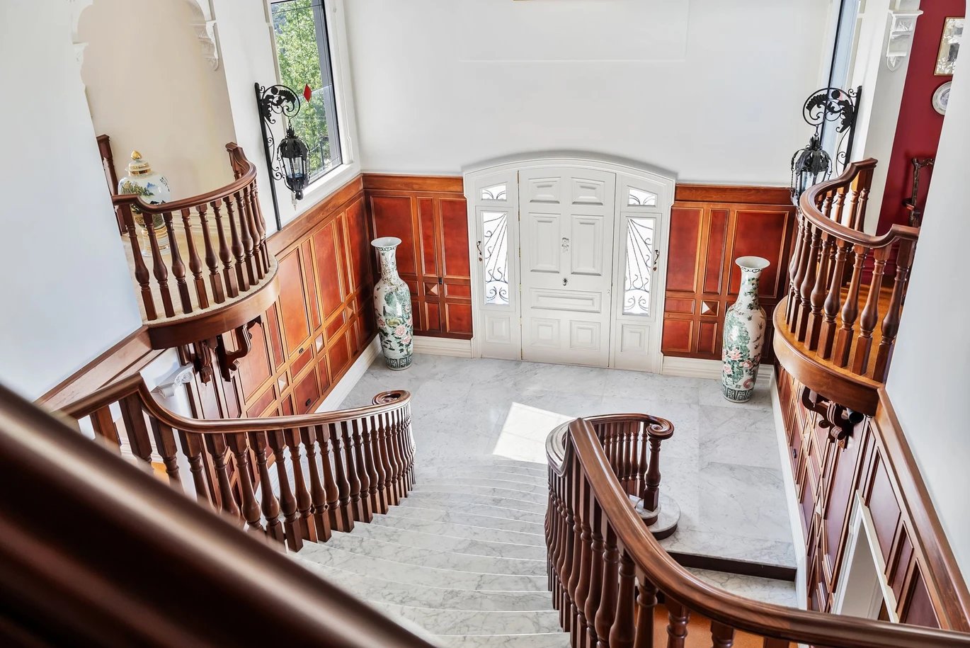 Chateau Te Kamo's picturesque entrance way, perfect from photo and film shoots.