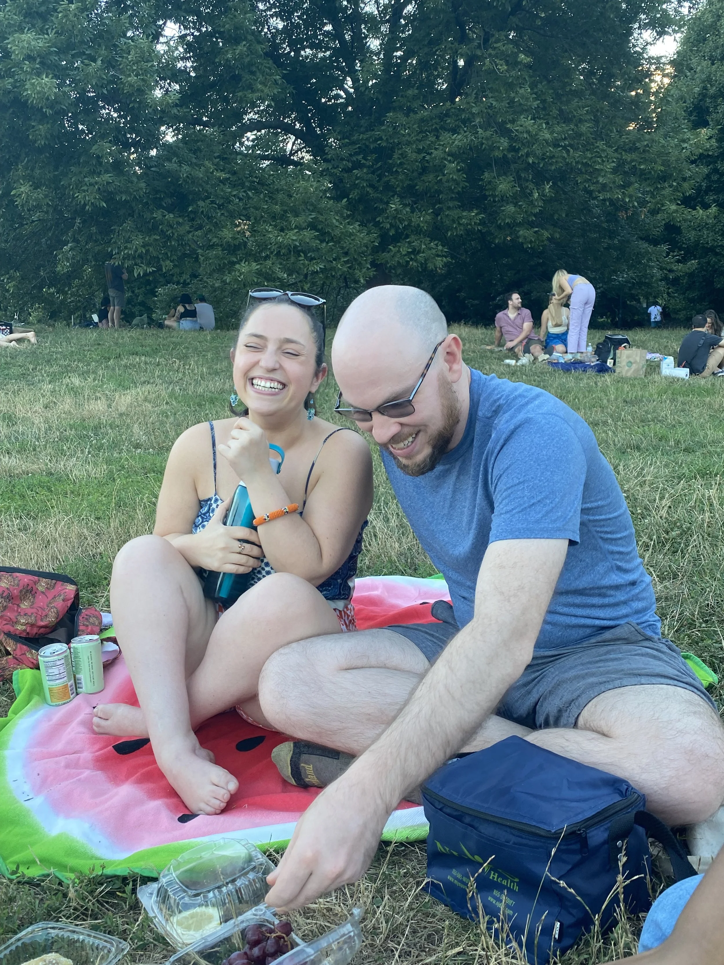 2021 — Picnic giggles