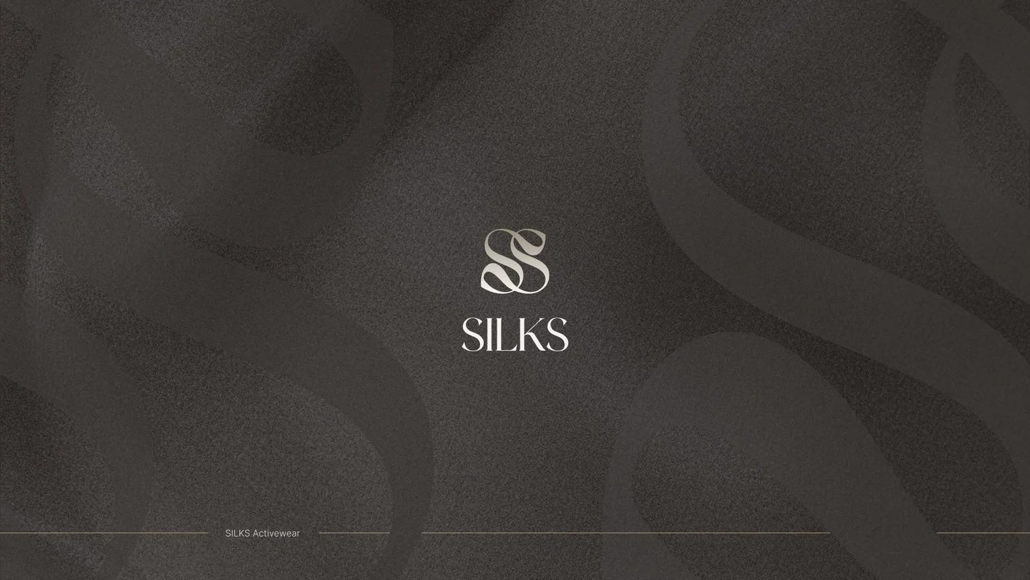 Silks logo op egale donkere achtergrond met ruis en patroon als visuele focus | Branding visual