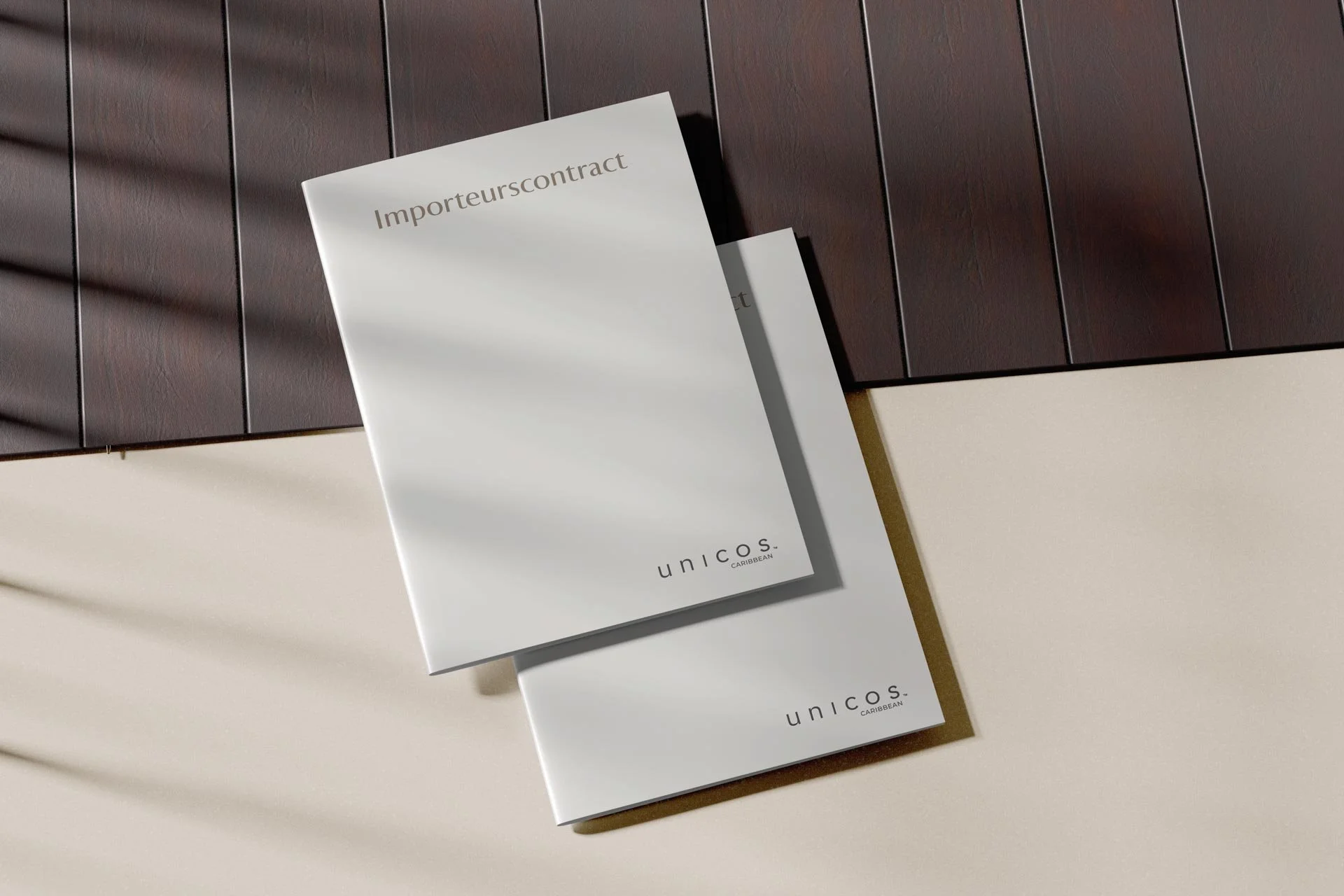 Minimalistisch ontwerp voor Unicos cover en achterkant brochure | Branding gerealiseerd met S Creations