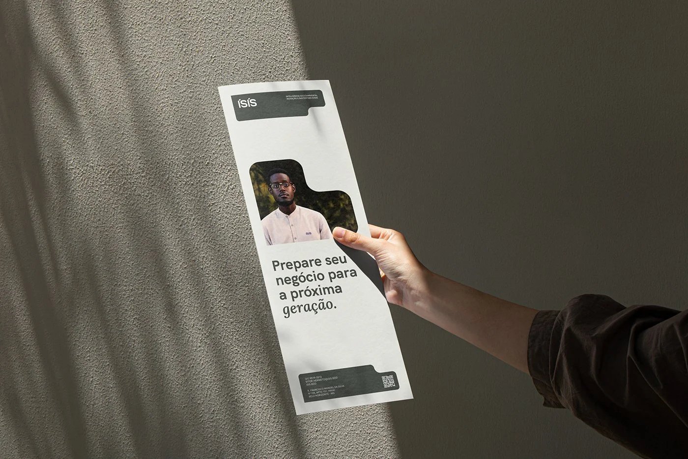 Mobiele weergave van Ísis branding presentatie op smartphone | Digitale merkidentiteit