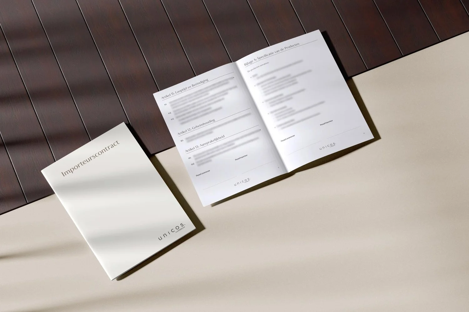 Twee geopende Unicos brochures tonen consistente typografie en vormgeving | Project huisstijl Unicos