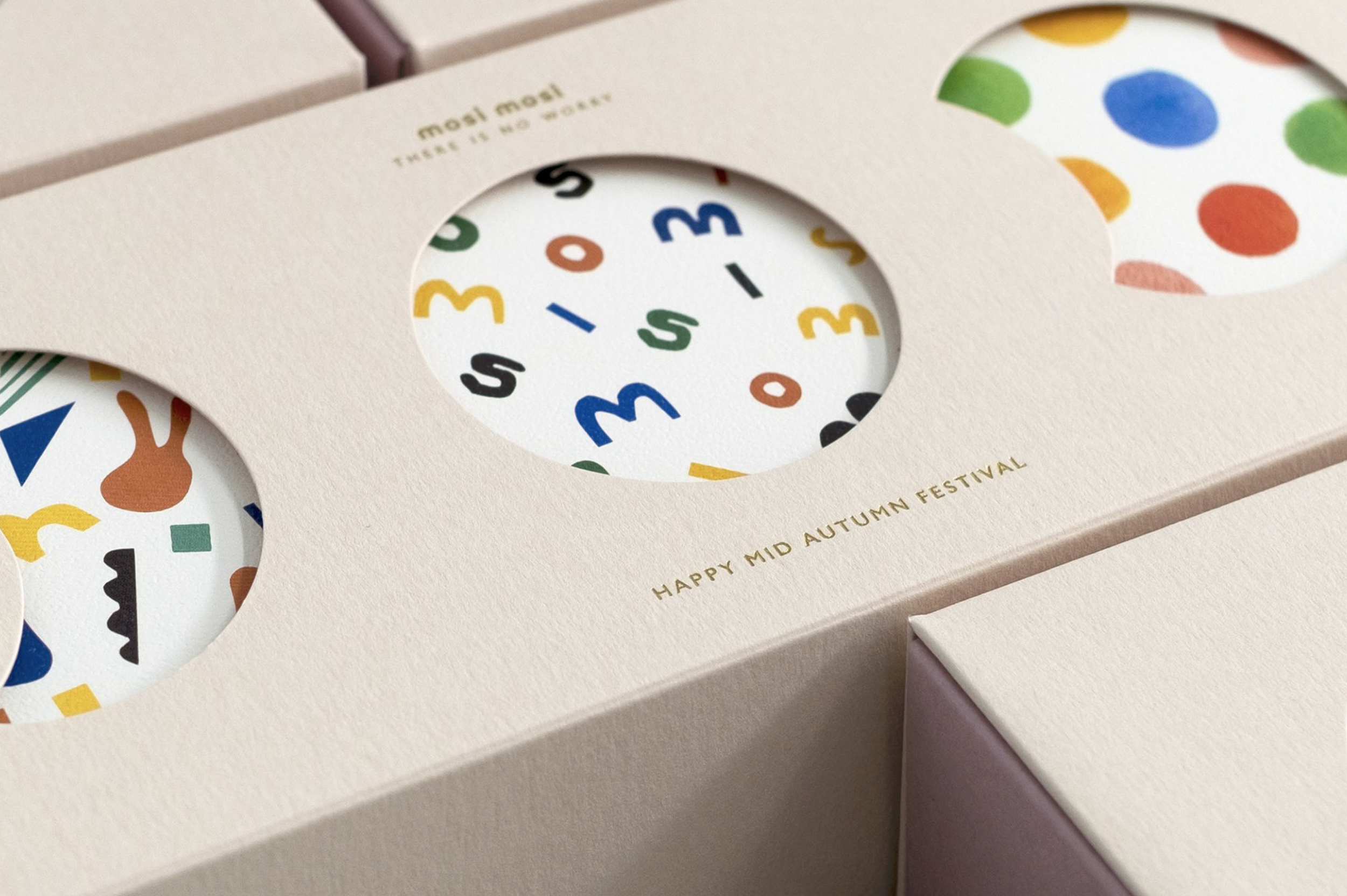 Doosontwerp met ronde uitsnede en speels patroon voor Mosi Mosi | Happy Mid Autumn Festival