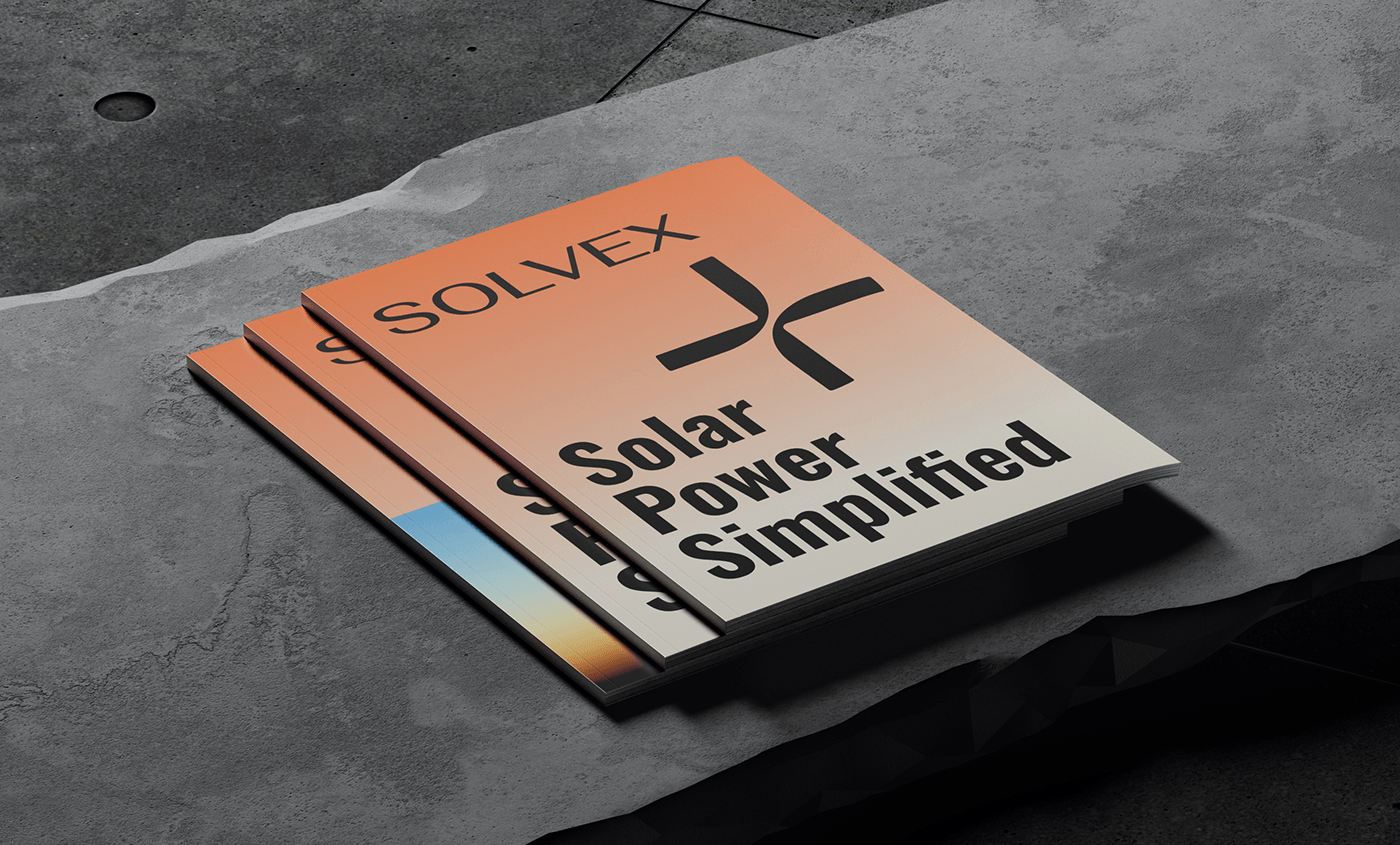 Solvex brochures met slogan ‘Solar Power, Simplified’ in krachtige oranje huisstijl | Branding voor zonne-energiebedrijf
