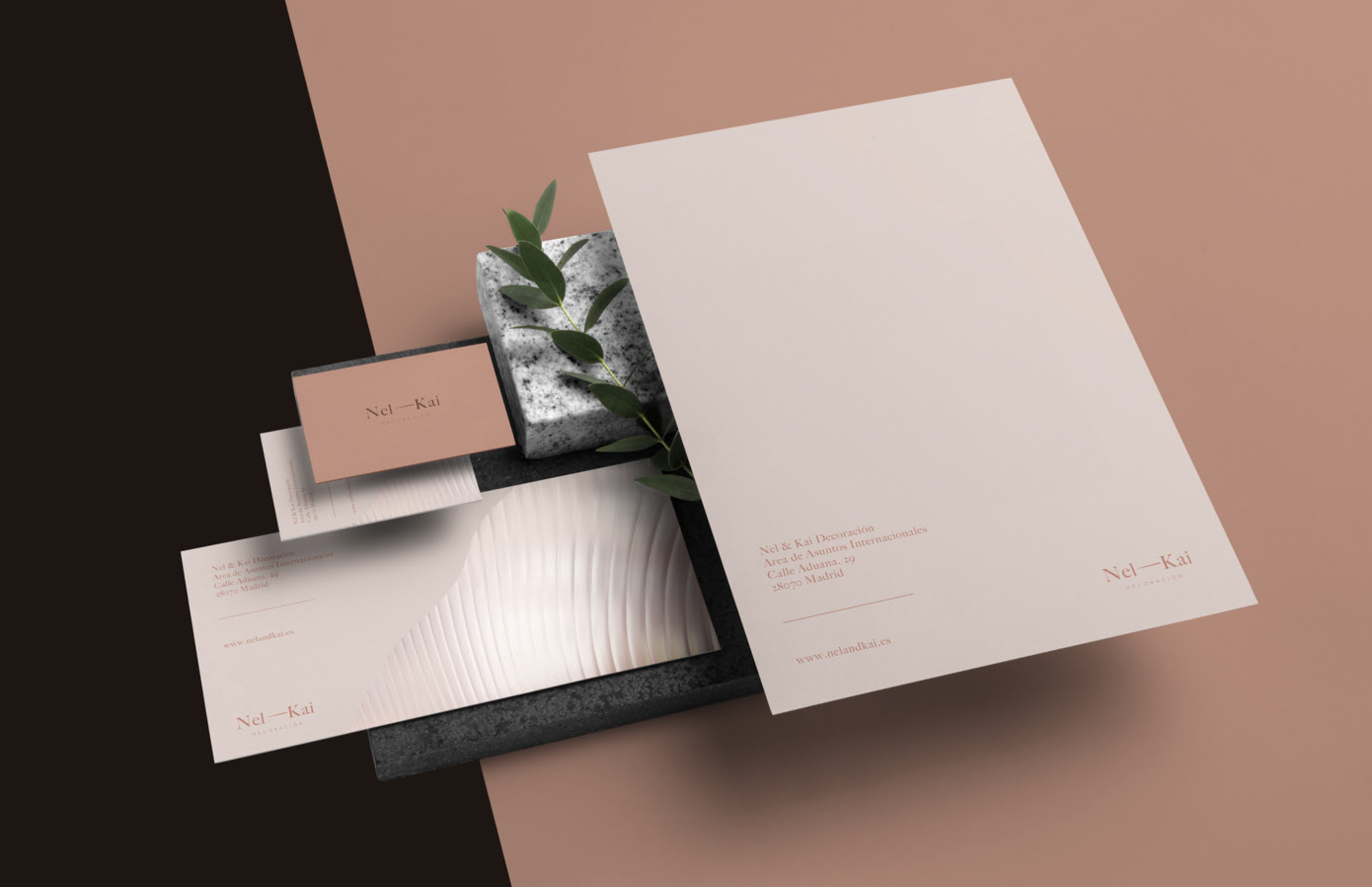 Luxe stationery van Nel + Kai in neutrale tinten met plantaccent | Minimalistisch brandingdesign