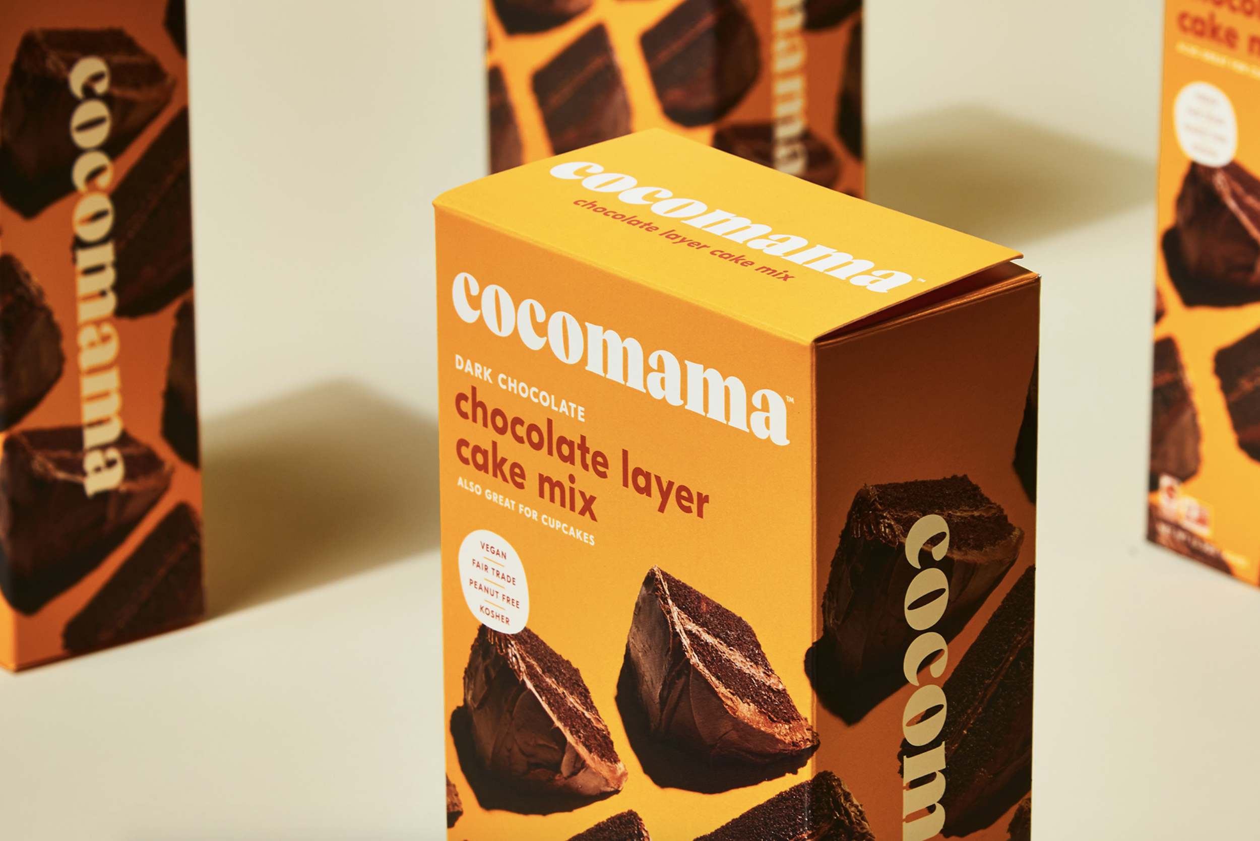 Cocomama ‘double layer’ bakmix in felle oranje doos | Limited edition verpakking
