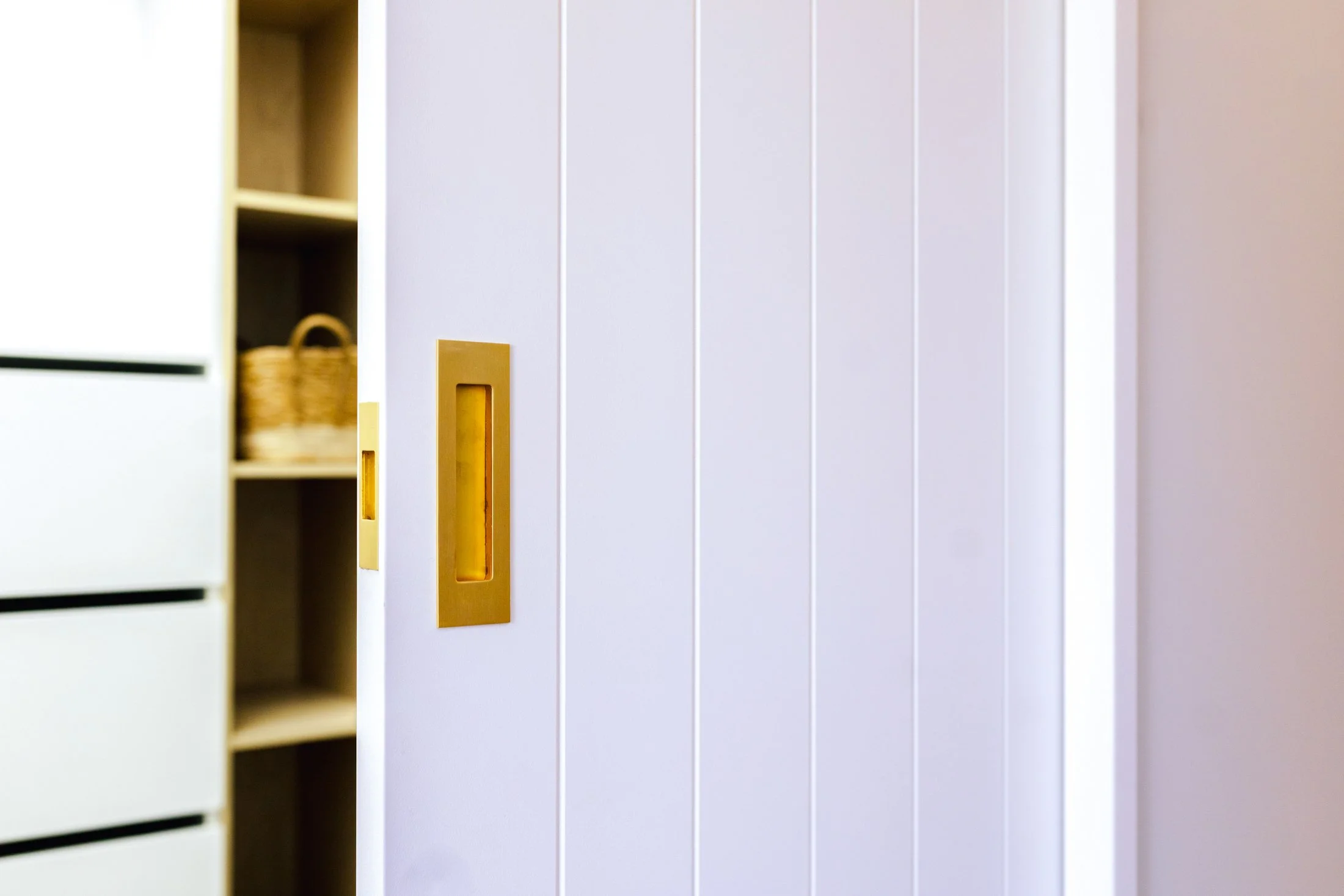 brass flush pull.jpg