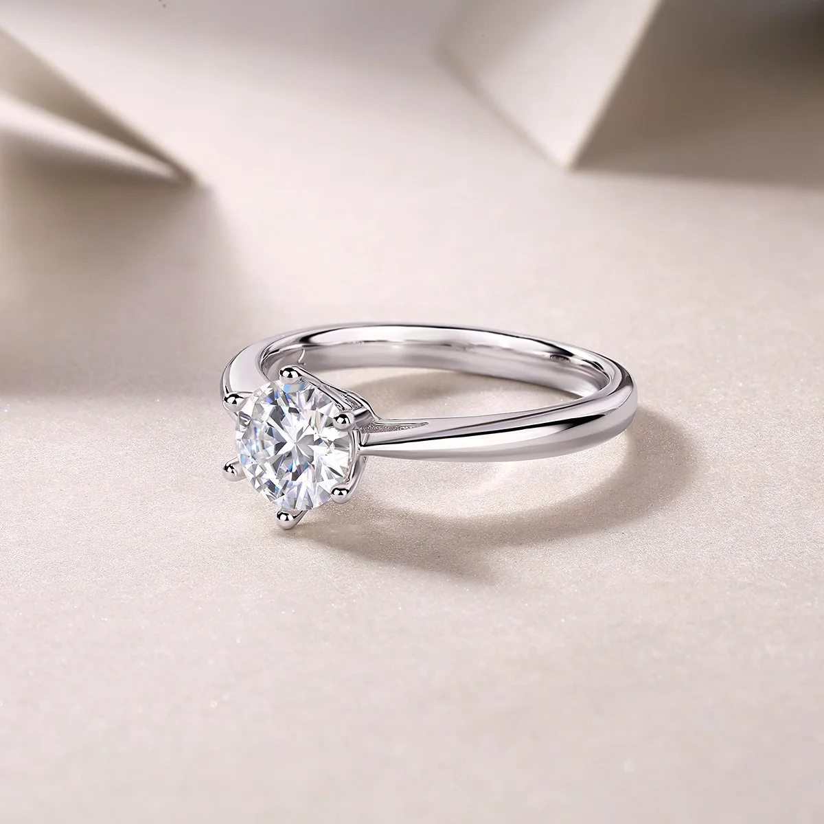 💎 Classic Elevated Solitaire Ring