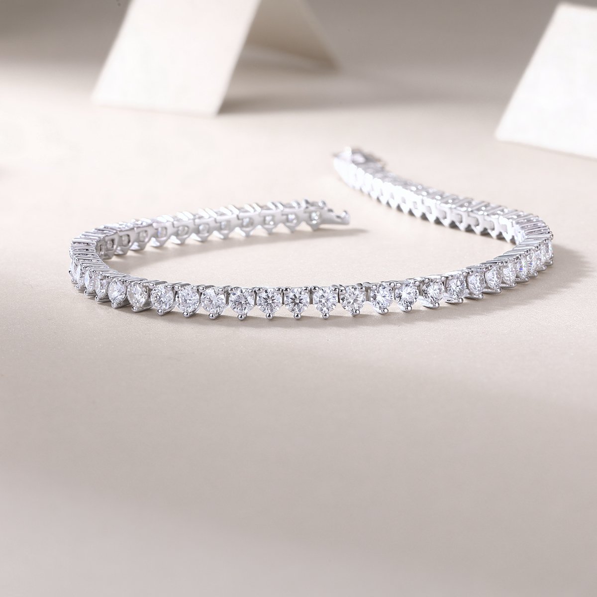 💎 3-Prong Round Brilliant Tennis Bracelet