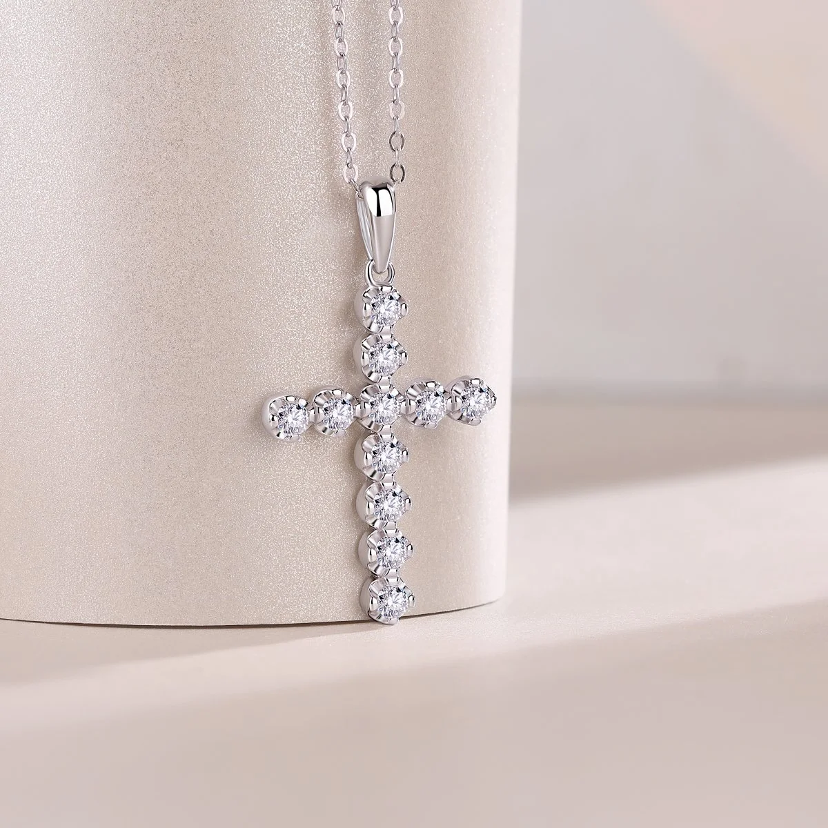 💎 Minimalist Round-Stone Cross Pendant