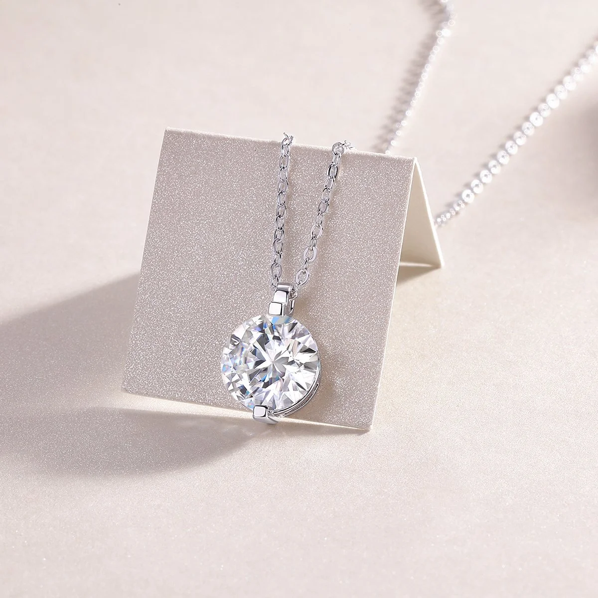 💎 Two-Prong Solitaire Pendant