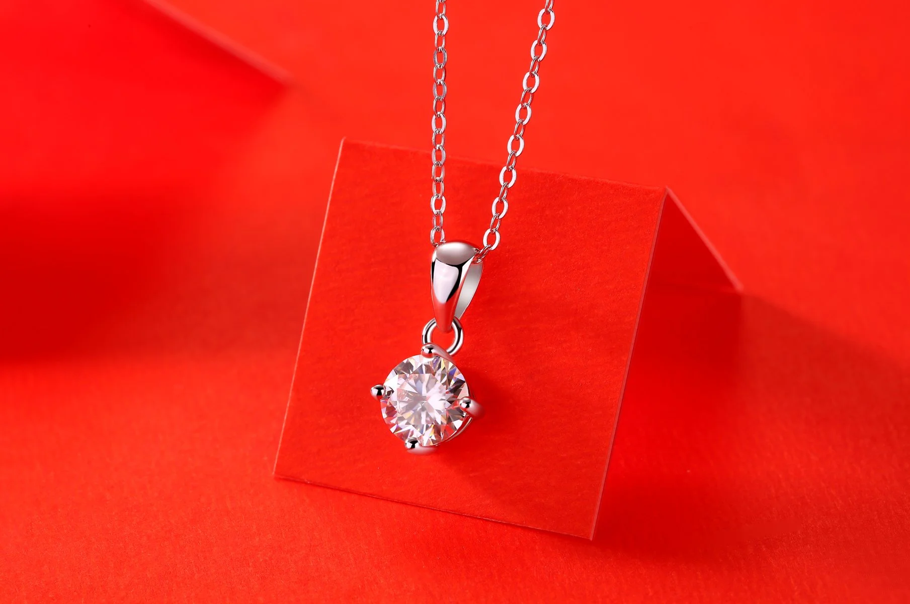 💎 Classic Four-Prong Solitaire Necklace