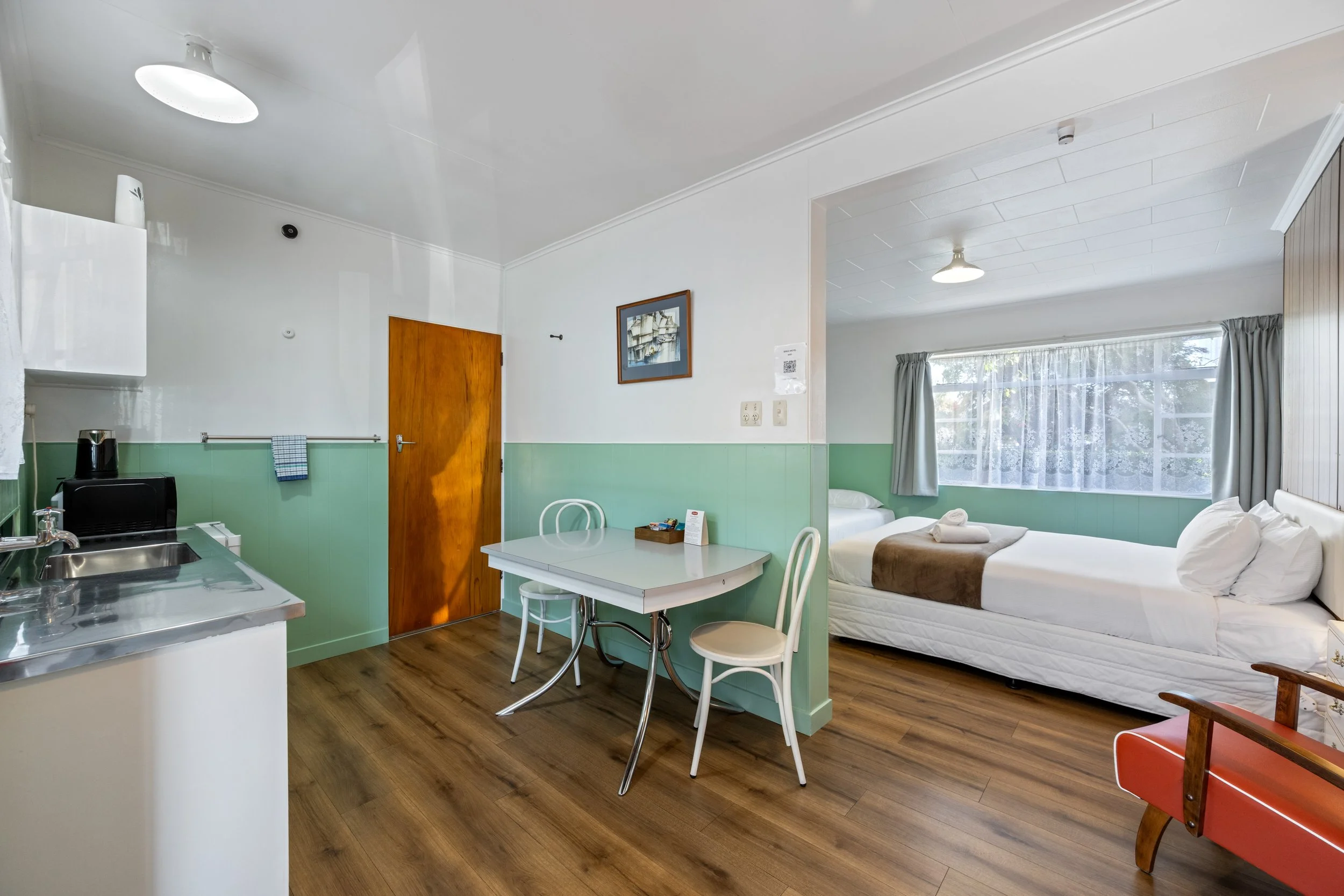family-studio-blenheim-motel.JPG