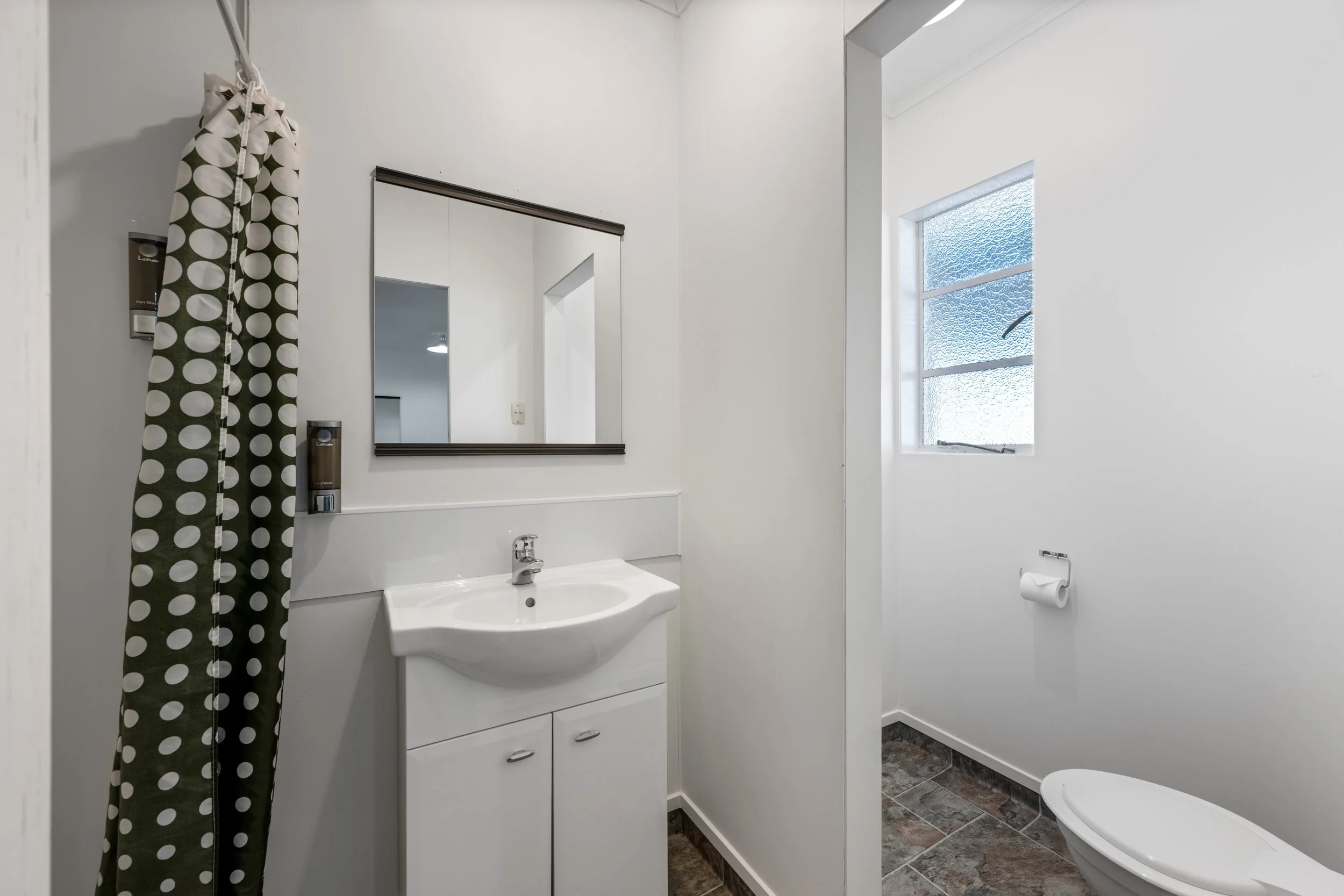 king-studio-bathroom.JPG