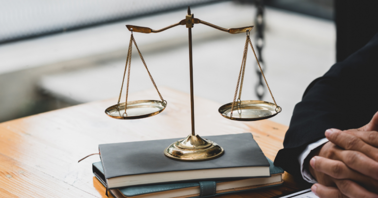 What’s the Difference Between a Solicitor and a Barrister?
