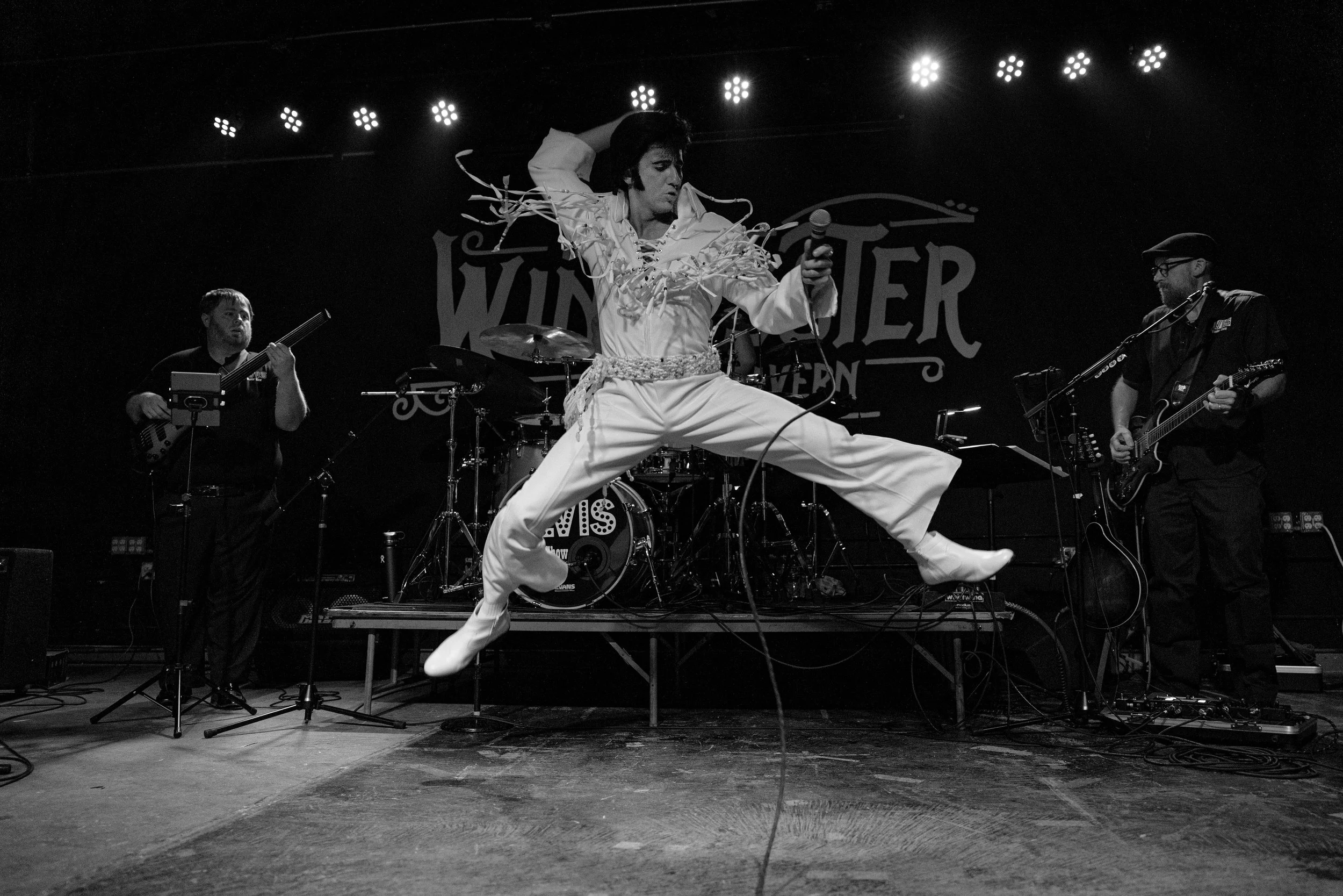 Elvis Wonder Show - Elvis Jumping-1.jpg