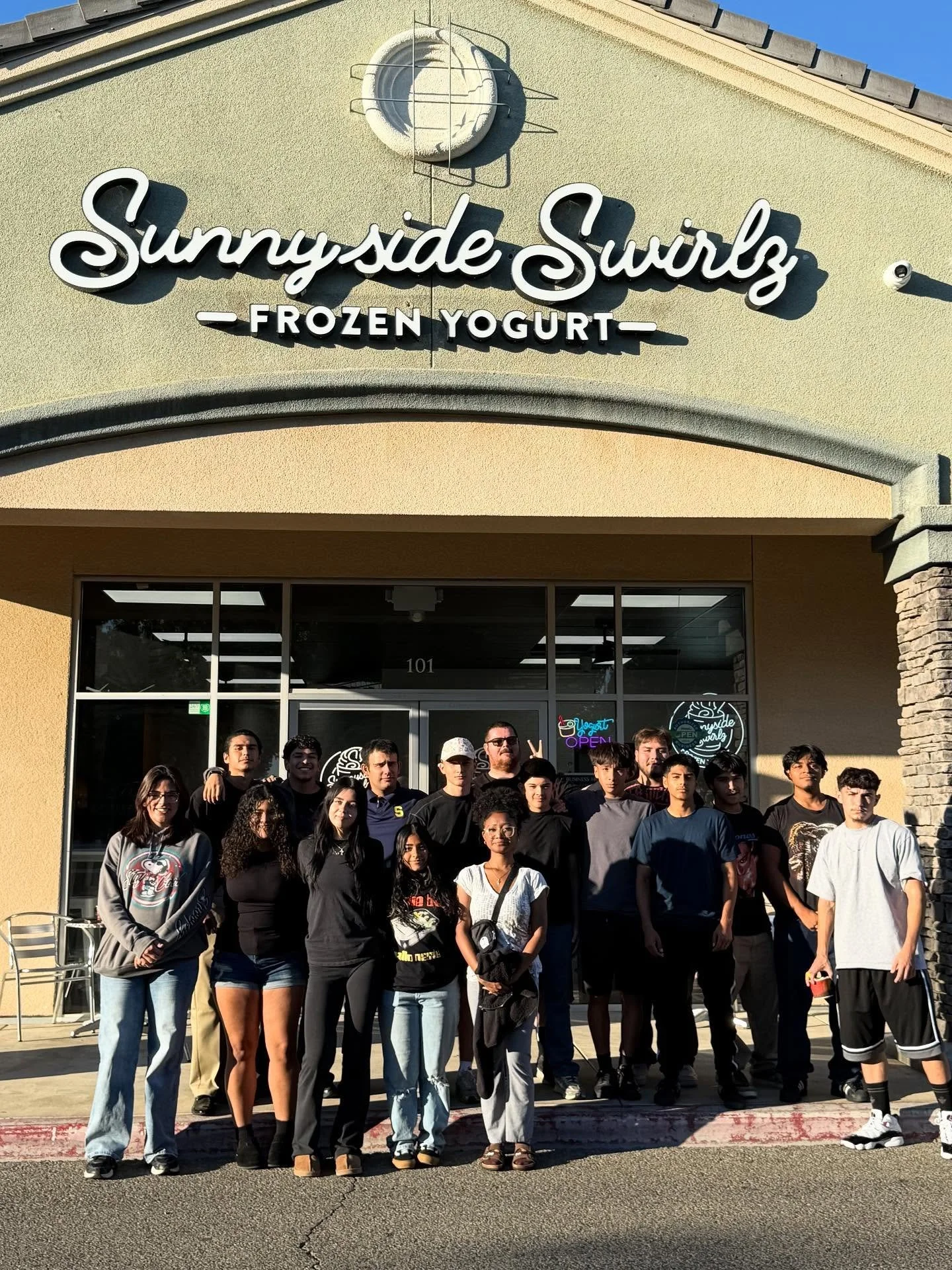Sunnyside High School Wrestling Team - Fundraiser 🤼💪🏽🤼&zwj;♀️💙💛