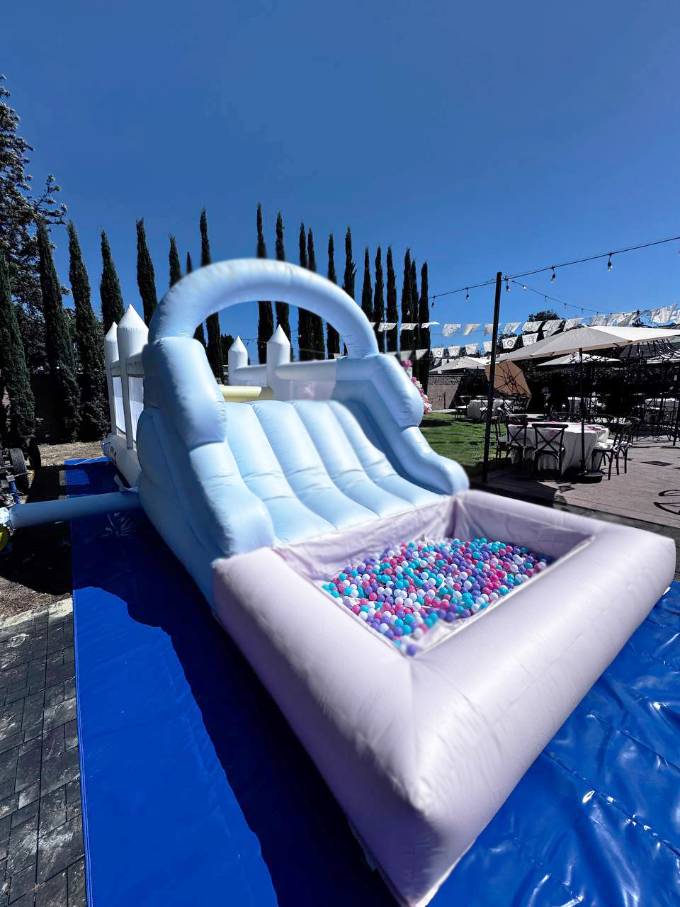 21-Zephyr-25Ft-Bounce-Castle-House-Slider-----2.png