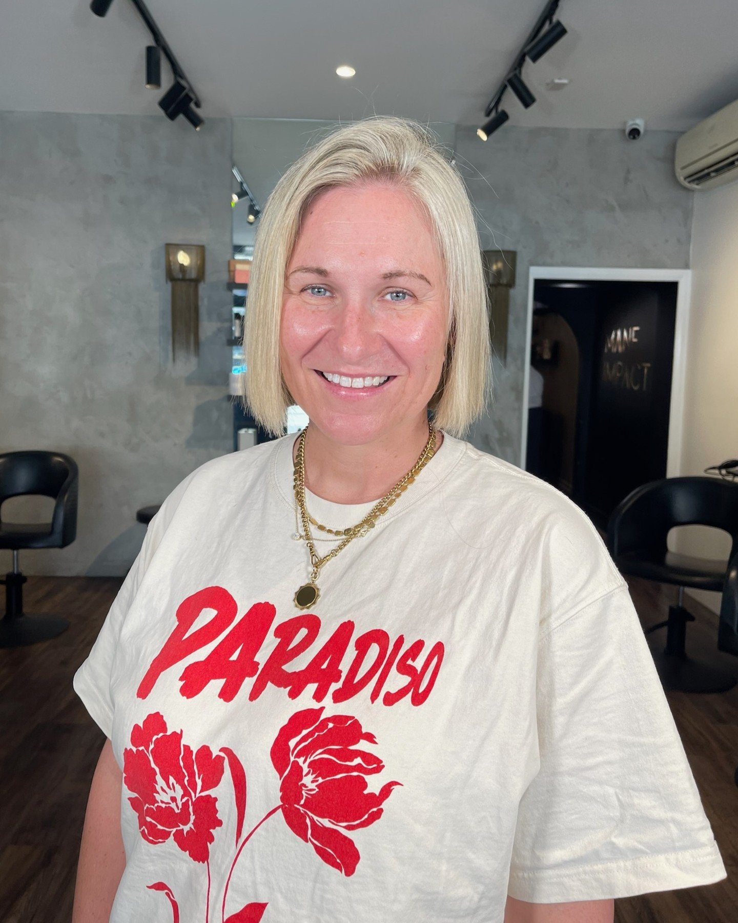 Sometimes all it takes is the right person holding the scissors... ✂️
ㅤ
Nicola took this client through a full head of foils, a fresh cut, and an Olaplex treatment, and the result speaks for itself!!!
ㅤ
🏷️- Luxury hair salon Fairlight, Northern Beac