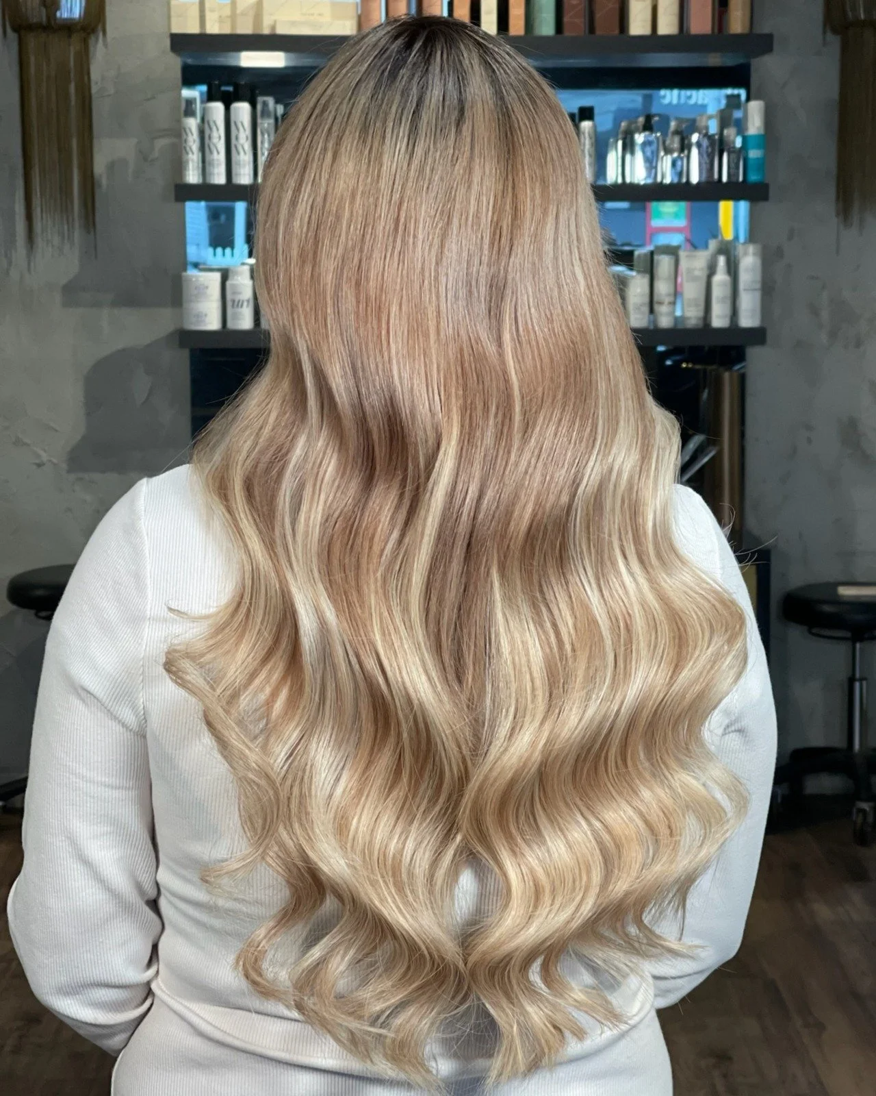Hayley's wearing Kaine Vakai 22 inch tape extensions and honestly we can't stop staring!!
ㅤ
Curious about extensions? Book a consultation via the link in bio and let's chat 💬
ㅤ

🏷️- northernbeacheshairdresser, livedinblondeexpert, lowmaintenanceblo