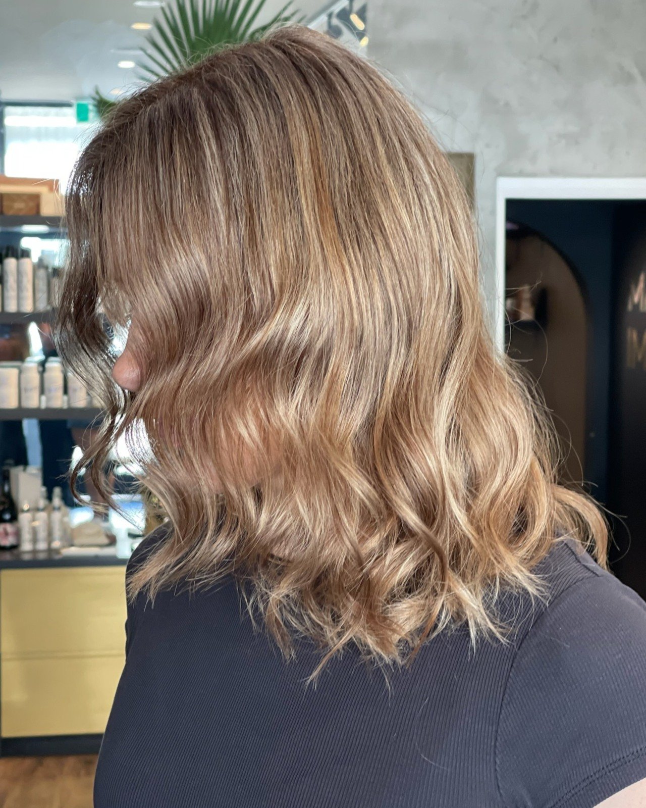 Full head foils, toner, a blow-dry and hot tool styling later and just&hellip; look at her! 🙌🏼
ㅤ
🏷️- northernbeacheshairdresser, livedinblondeexpert, lowmaintenanceblondes, blondspecialist, sydneyhair, luxuryhairsalon, sustainablesalon, hairtransf
