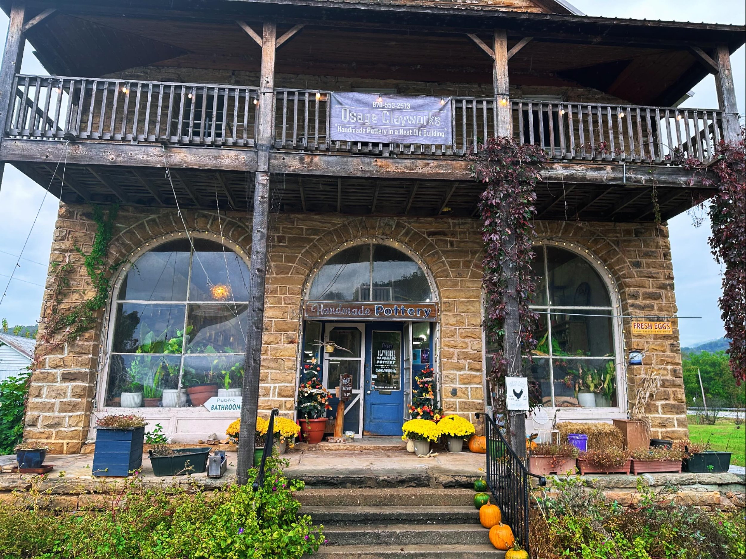 Stopped by @osageclayworks on our way through Arkansas today and picked up a few new pieces for the @3ffoundation collection to be used at the upcoming Foundation Advisors dinner. A fun serendipitous find!