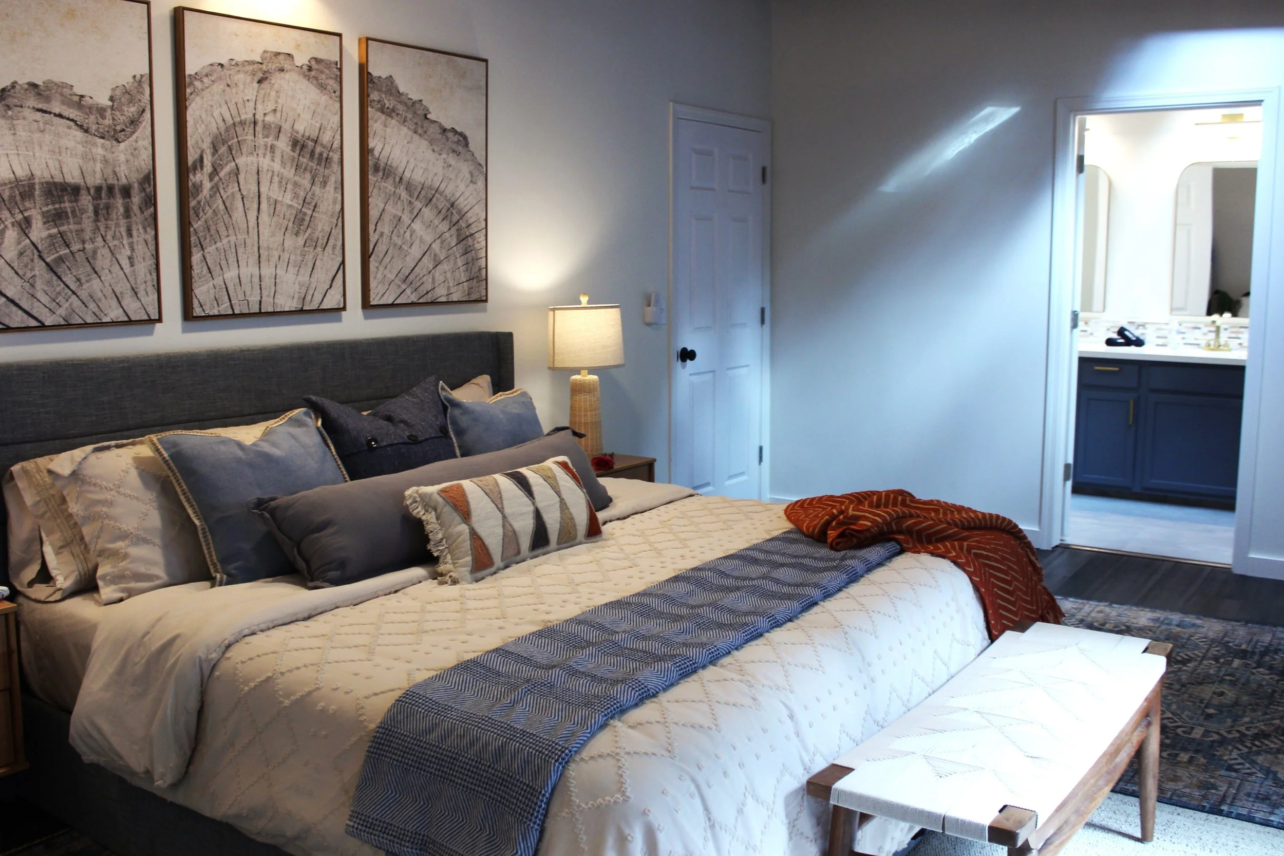 Master-Bed with bath.JPG