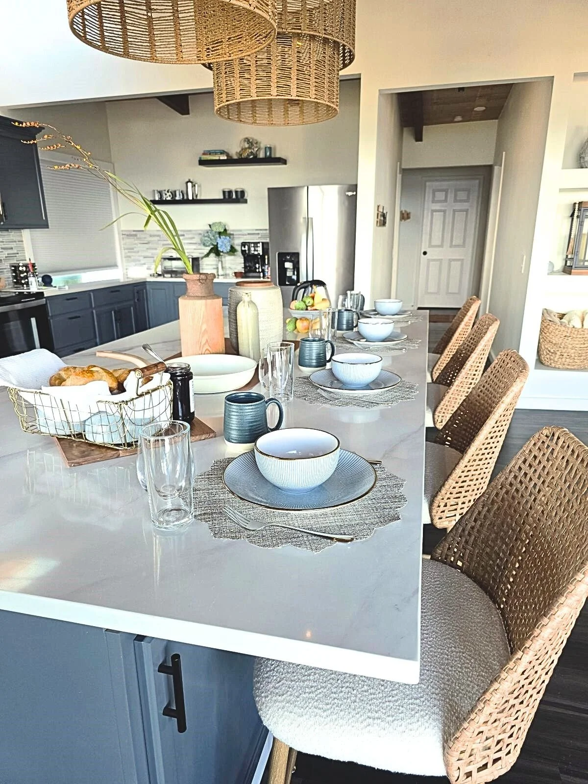 Kitchen - Island breakfast.jpg