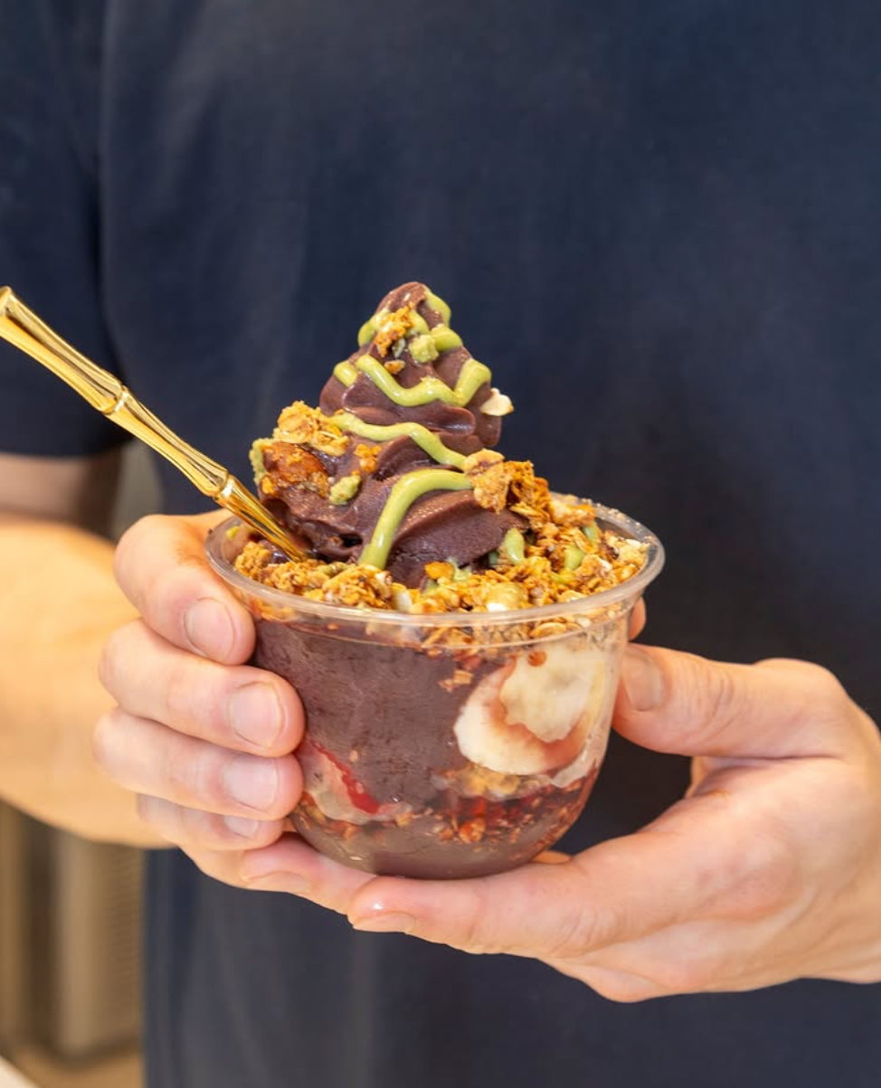 Acai bowl with banana, granola and fruit topped with Oyku Pistachio Cream Sauce — gourmet pistachio dessert drizzle