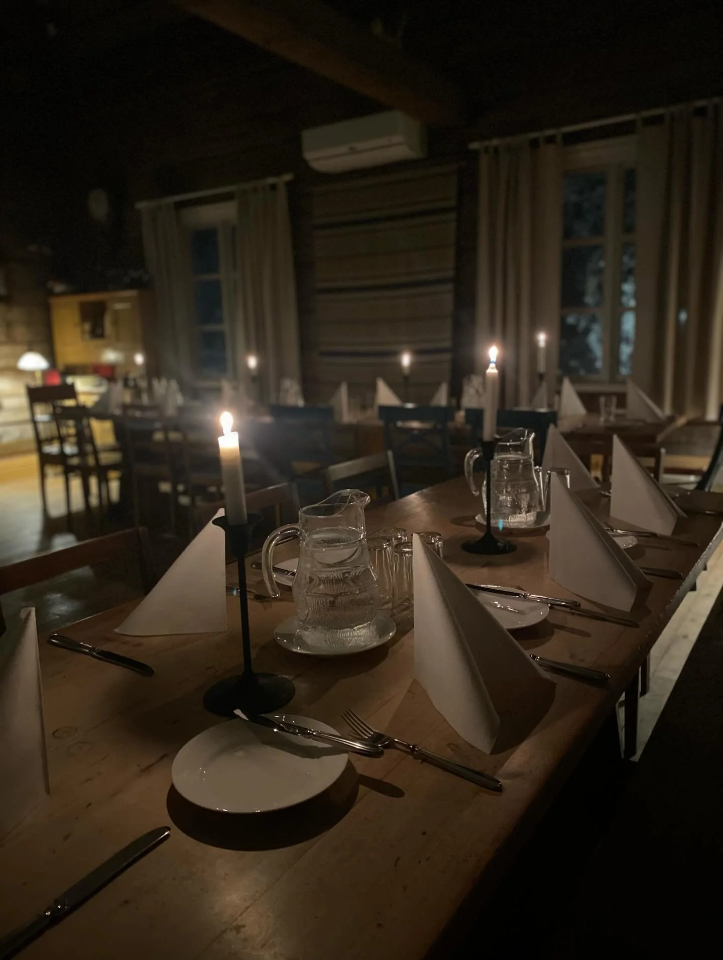 Come and have a dinner at our cozy place in Korvalan Komea! We have a caf&eacute; and lunch also.

Book your table now!

OPEN:
3.11.2025-6.4.2026

Caf&eacute; 11 am - 10 pm
Lunch 12 pm - 4 pm
Dinner 7 pm - 10 pm
 
Wed &amp; Sun closed.

OUR CURRENT E