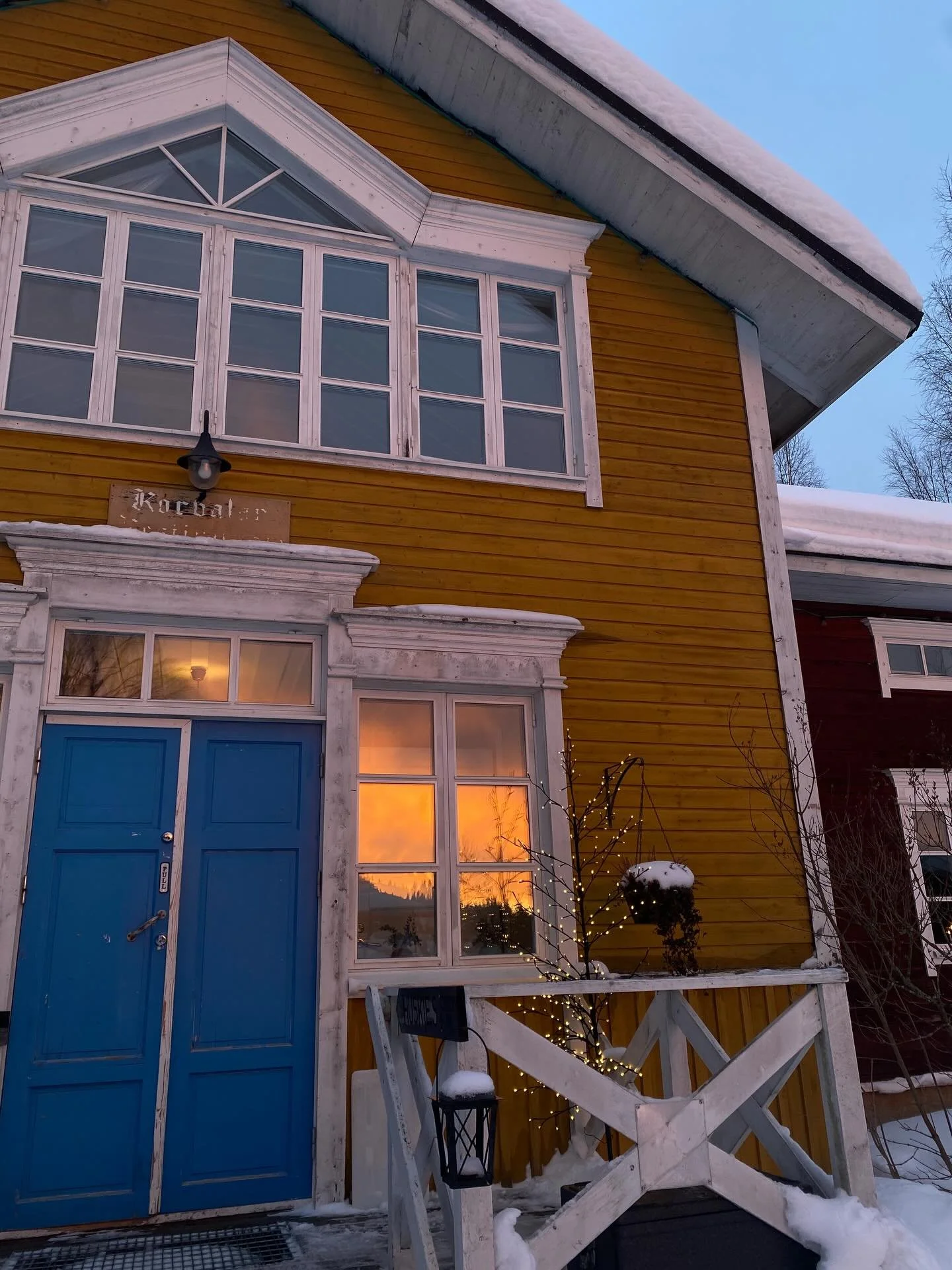 Burning sky ❤️&zwj;🔥 

Every second is different and magical 🌅 

#lapland #sky #finlandrestaurant #korvalankomea #burningsky