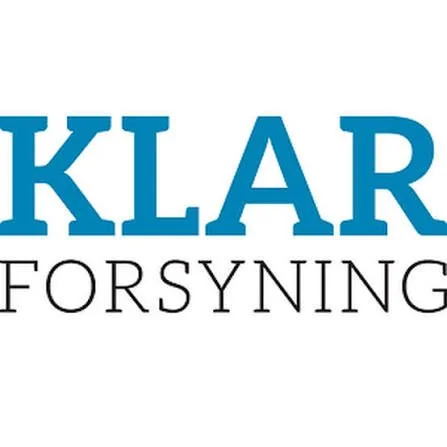 Logo med teksten 'Klar Forsikring' i blå og sort.