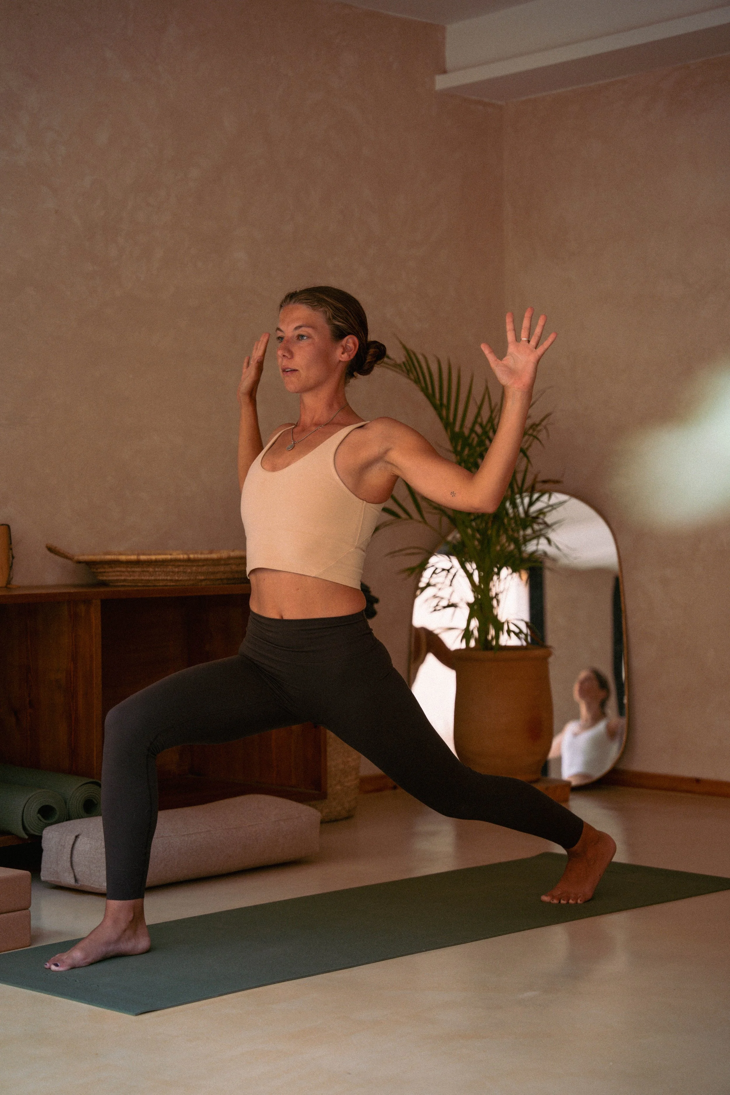 INDOOR YOGA STUDIO, VINYASA FLOW