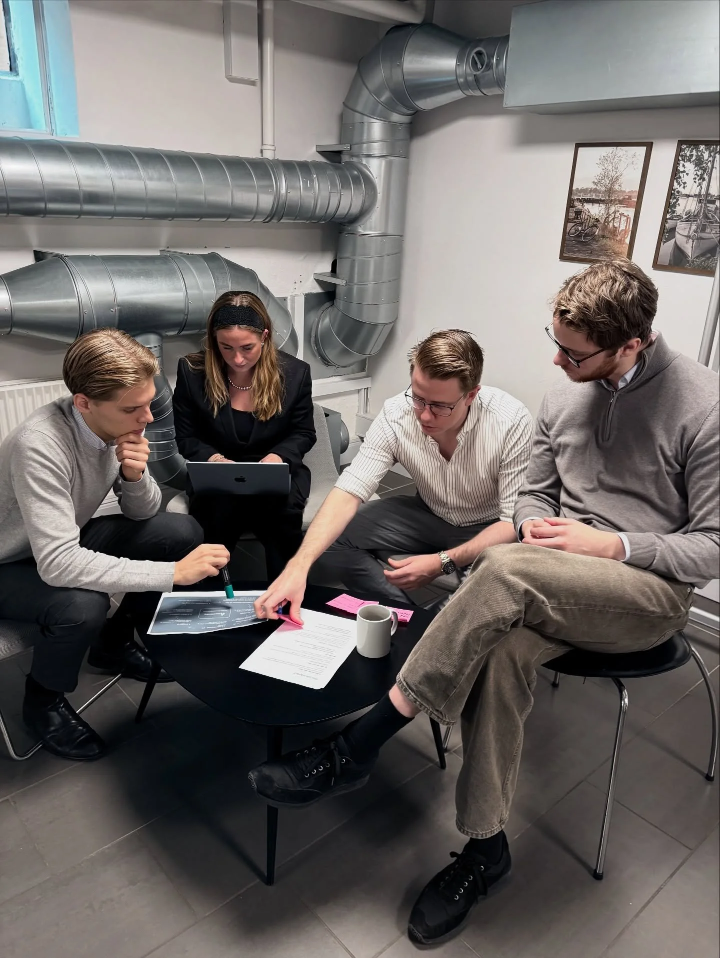 Strategi med hjerte, retning og menneskelig indsigt.
&nbsp;
I denne uge samlede vi Atlas til &aring;rets&nbsp;strategidag:&nbsp;hvor vi snakkede om&nbsp;hvem vi er og&nbsp;vores code of conduct. Desuden kiggede vi ind i Atlas 2028, hvor vi st&aring;r