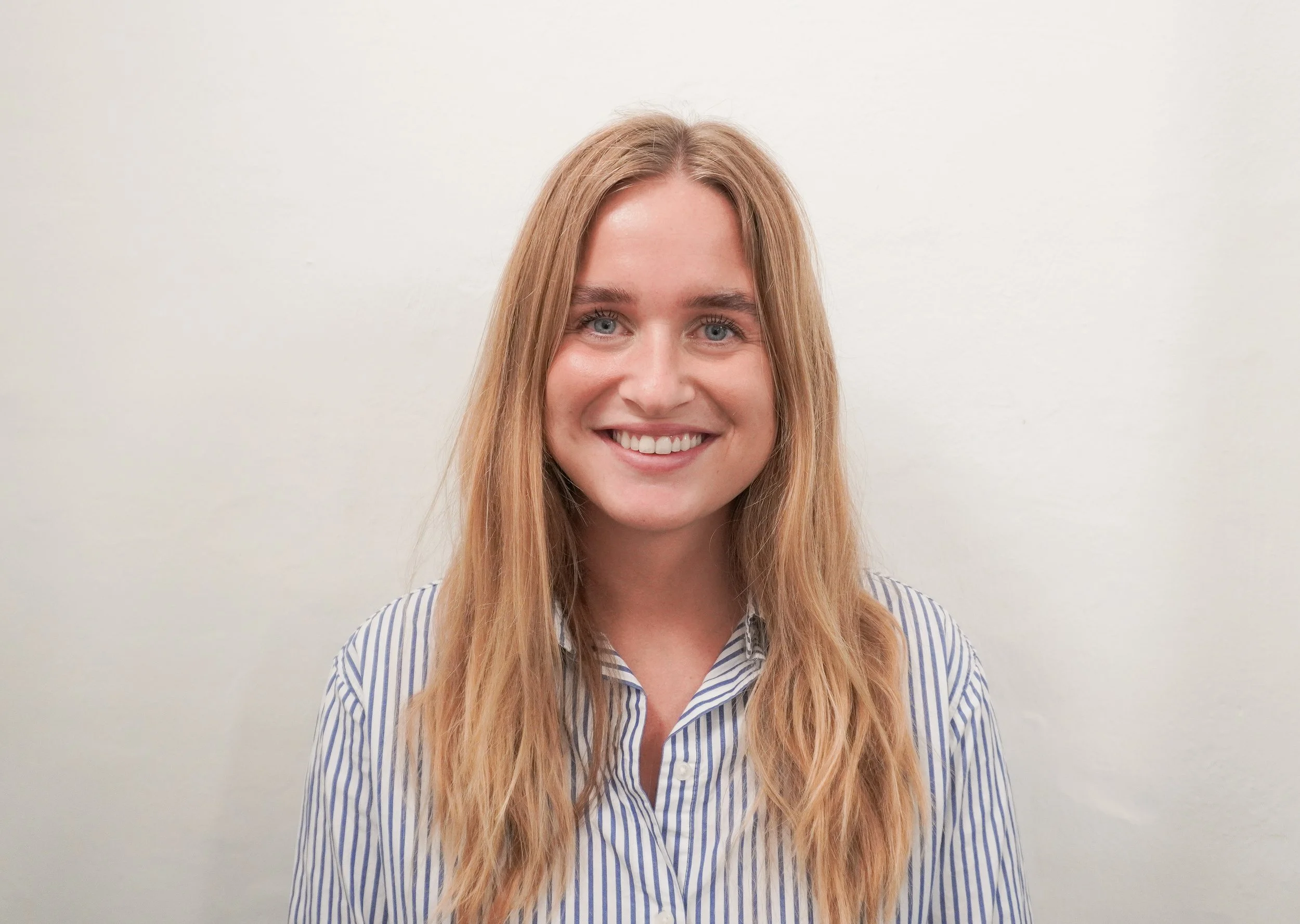 pige ansvarlig for kontakt os