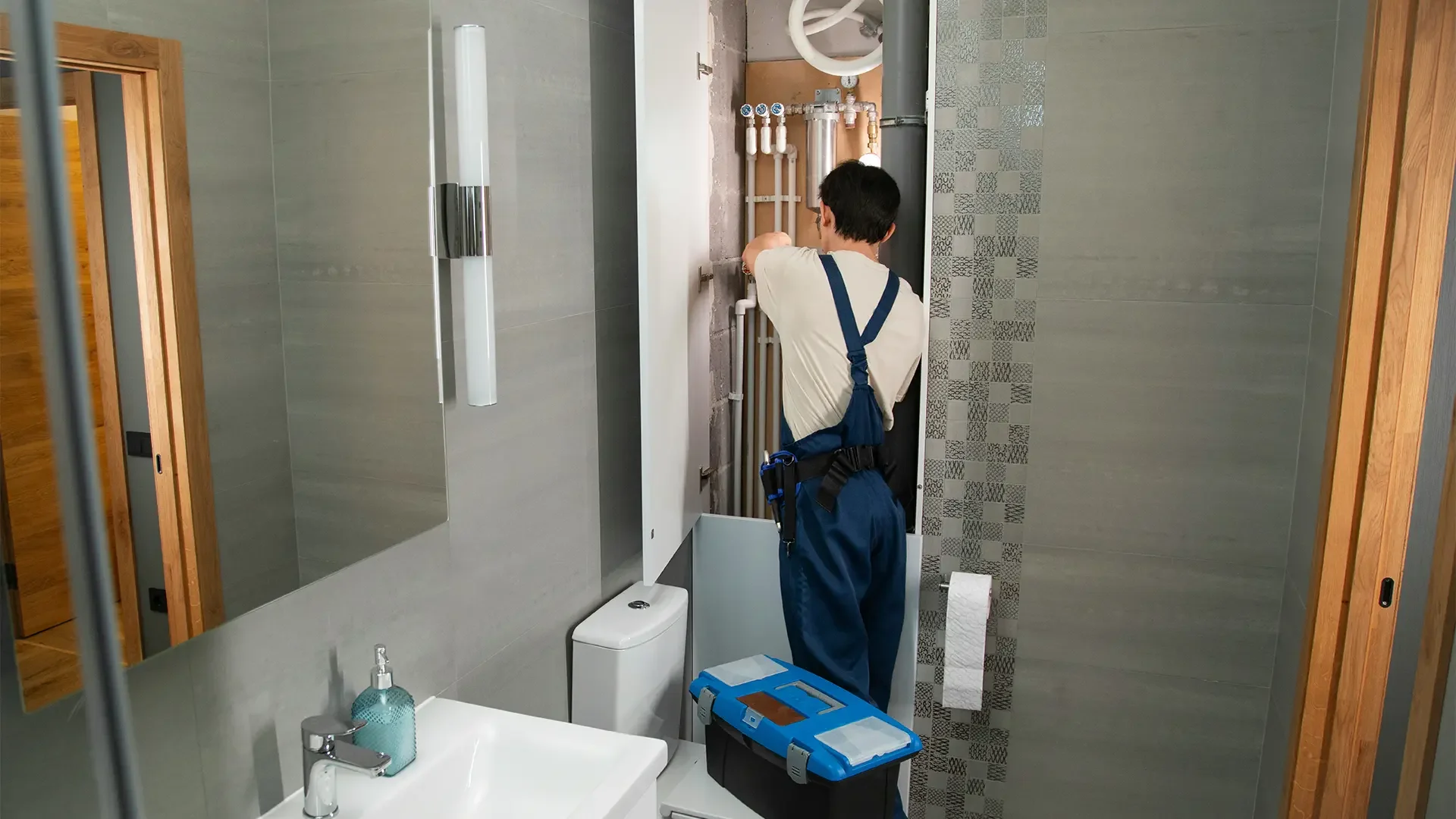 When to Call a Plumber Before DIY Fixes Make Things Worse