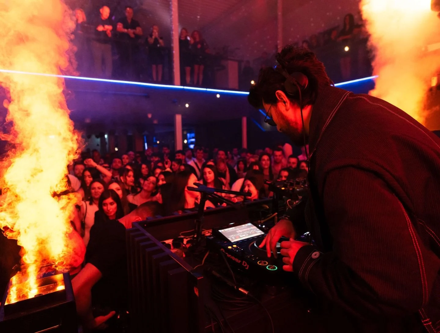 The city comes alive under our arches every Saturday night&hellip;

Experience a sophisticated rooftop soir&eacute;e, where curated cocktails meet an entertainment atmosphere like no other.

SORA resident DJs playing from 9:30pm til late.

#SORA #sor