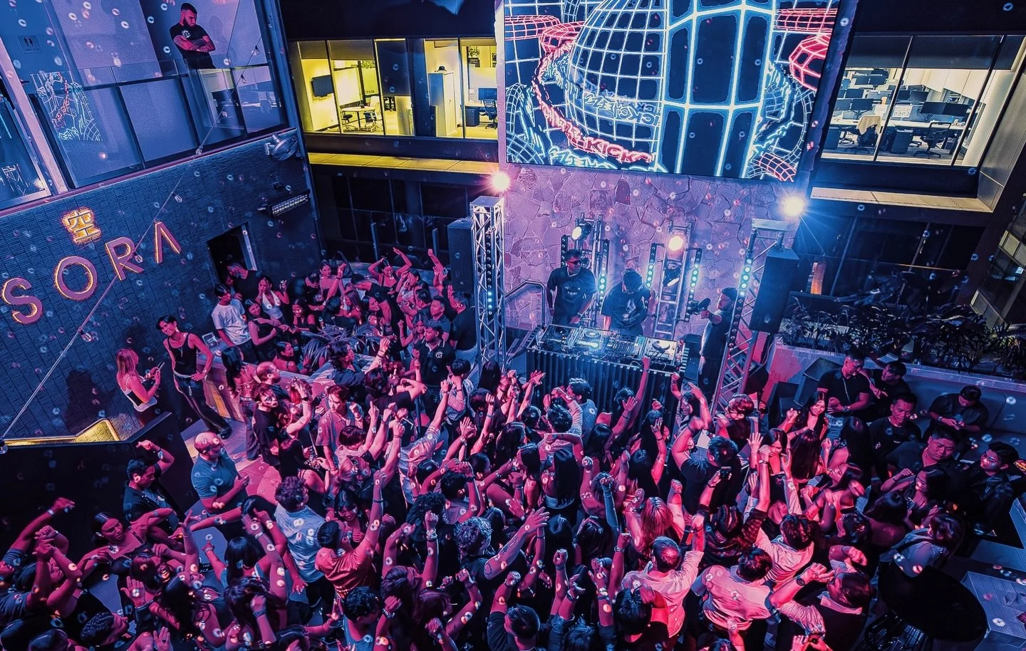 Adelaide, see you this weekend at SORA!

Tonight- Live sax by @saxandlove 5-6

Dj to follow from 9pm onwards.

Saturday- Sora Saturdays resident Dj&rsquo;s from 9:30pm til late playing the best of Rnb / Dance / Classics

See you on the dance floor 💃