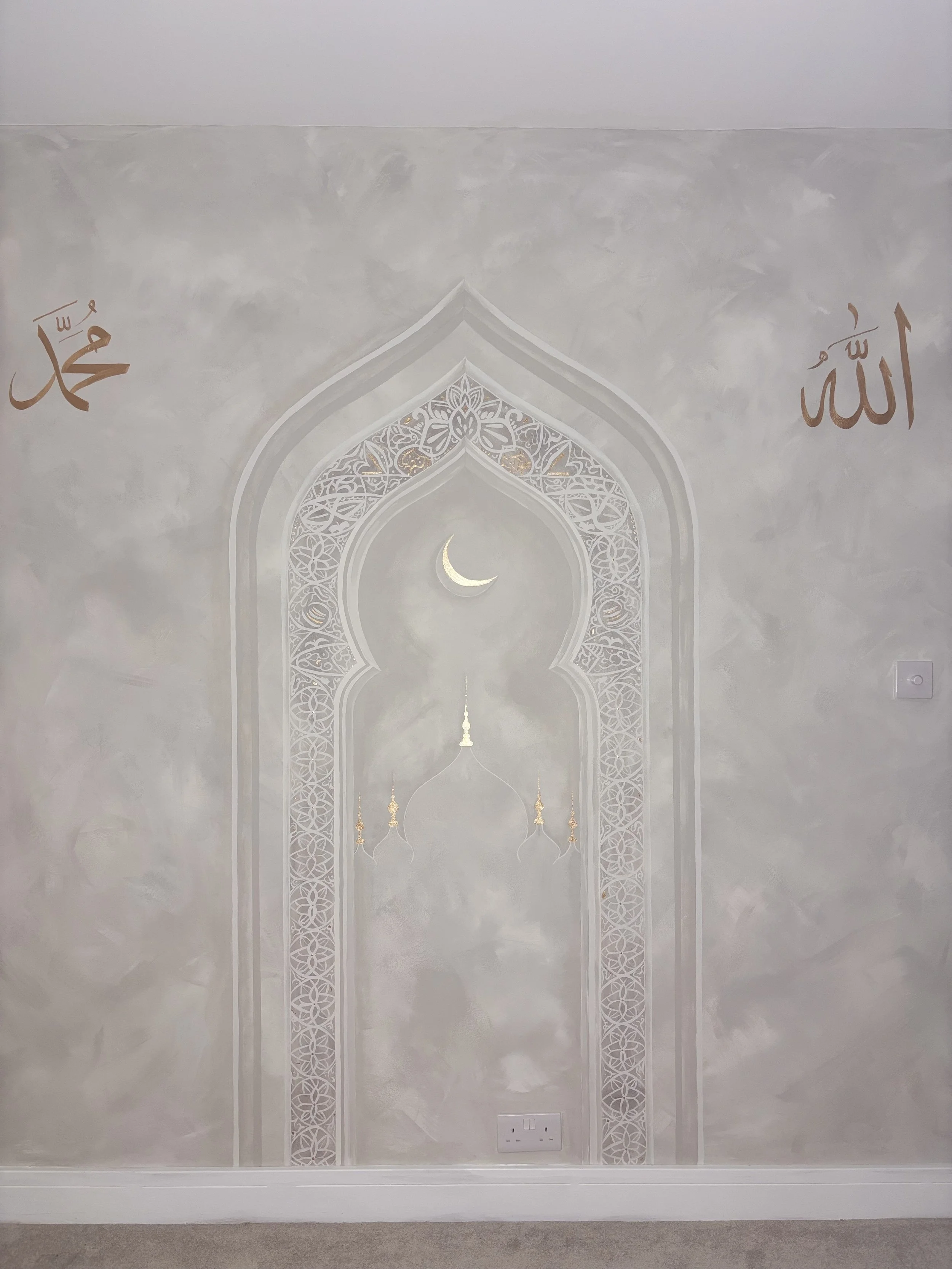 Transform your space with a stunning 3D Islamic archway mural, combining intricate Arabic calligraphy with sculptural depth and timeless Islamic design. Bespoke feature walls created to bring elegance and tranquillity to your home.