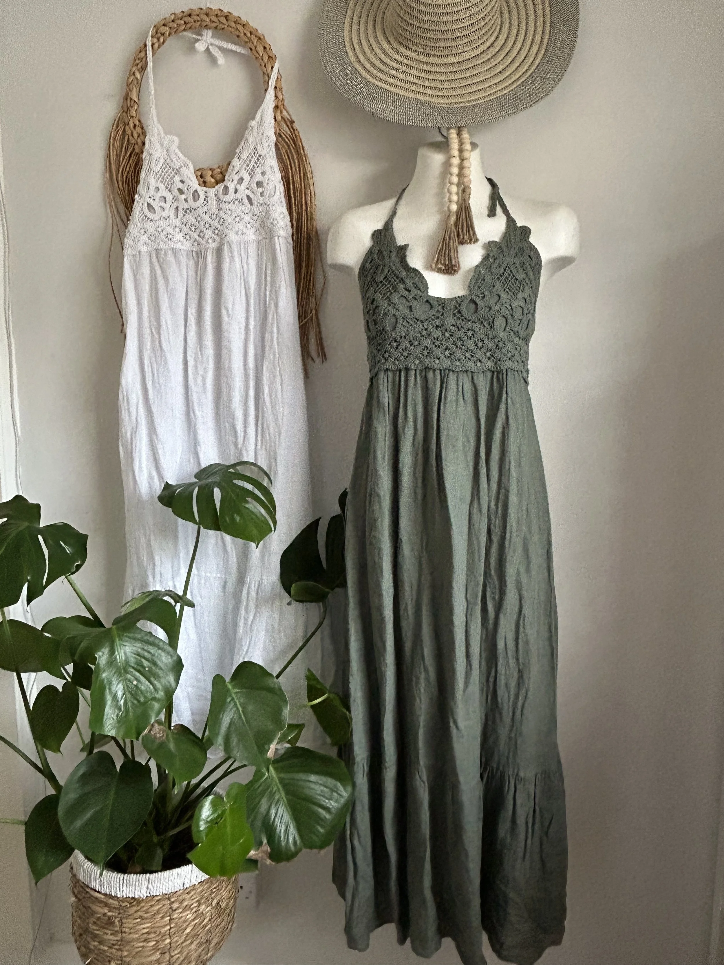Italian cotton lace overlay halter neck dress one size - 8-12