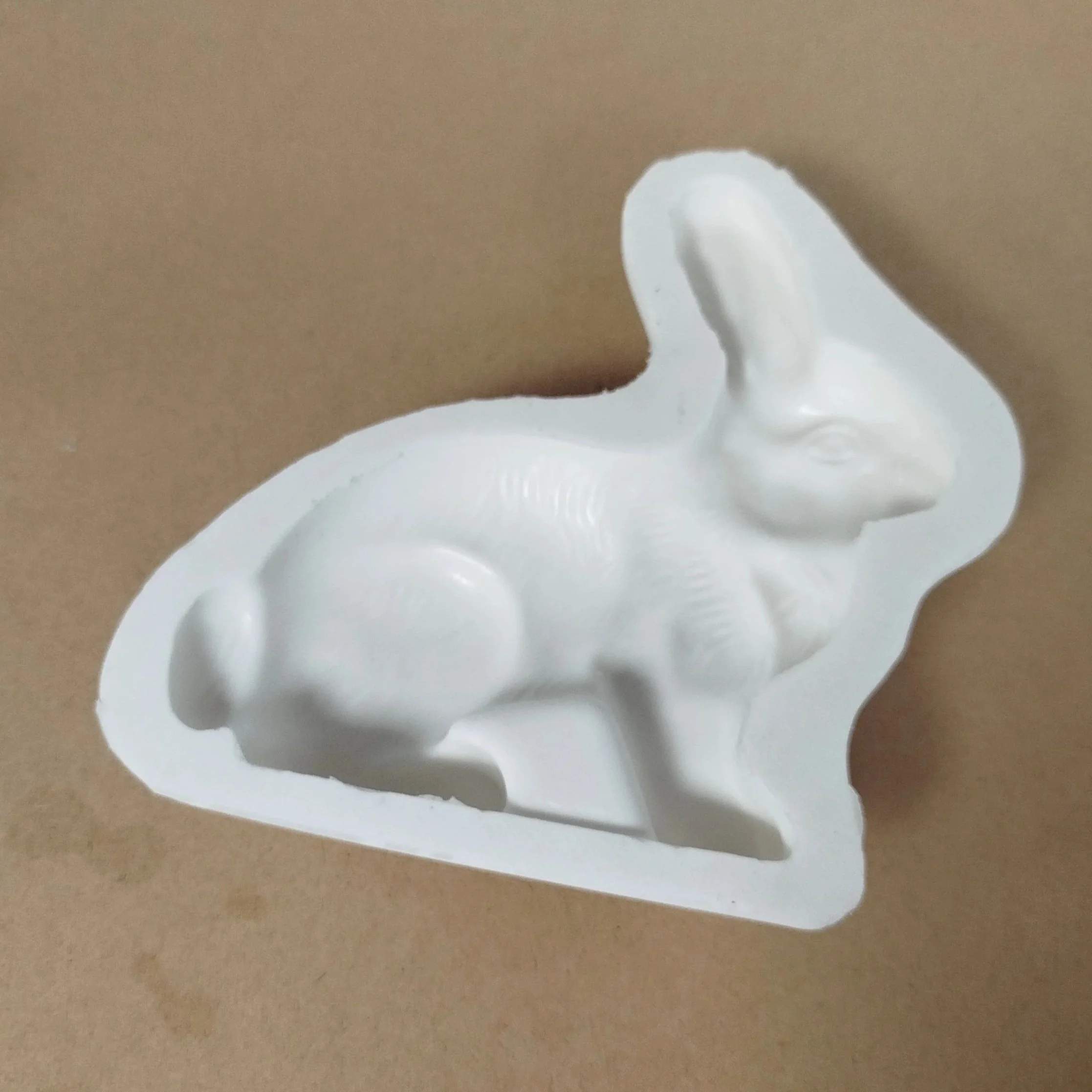 Moule silicone blanc en forme de lapin pour création en chocolat ou pâtisserie