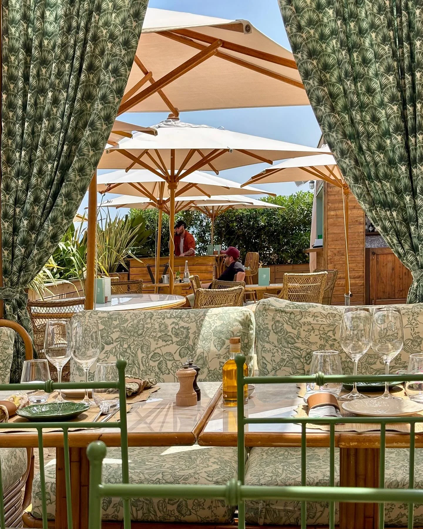 Beach day at @cybele.ramatuelle 
Two generations, same effortless sense of elegance.
The Infinity Collection by ONTOO is designed to transcend time—worn by mother and daughter, each piece captures a shared language of femininity, strength, and