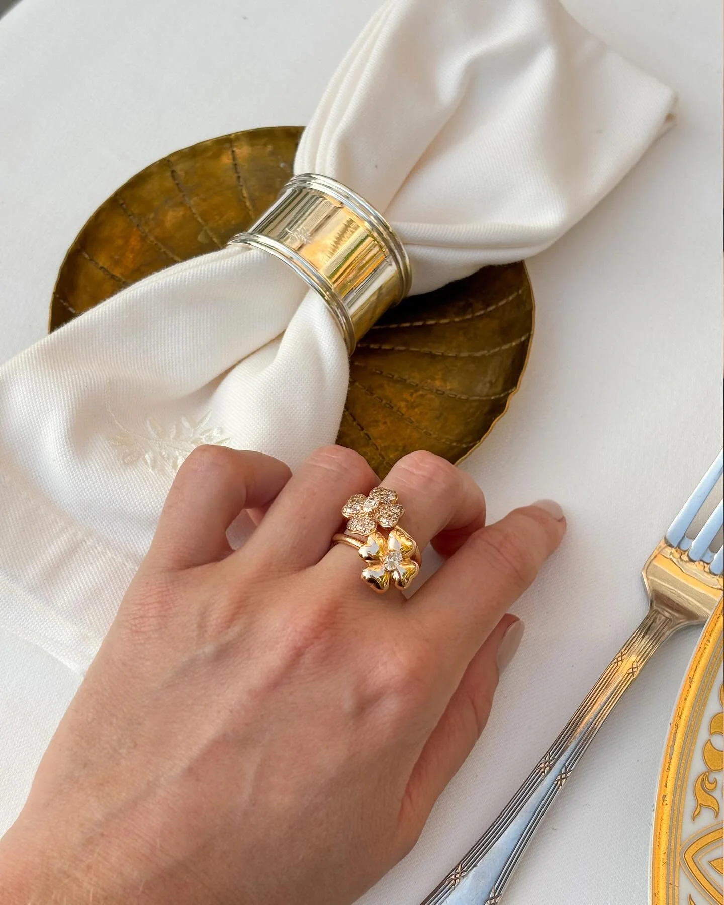 Stories told through hands.
In every moment—whether reaching, creating, or simply being—ONTOO rings are there.
Crafted to accompany life’s diverse settings with effortless grace and timeless design.
Because true elegance is in the