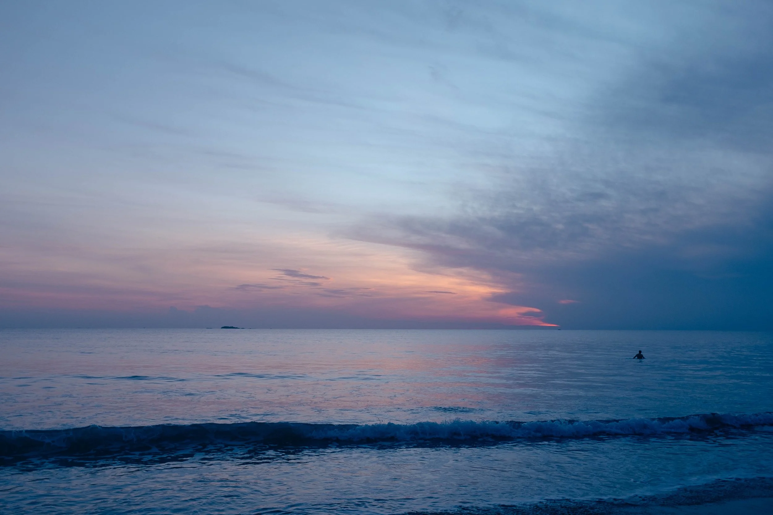 Photo of a sunset in Sri Lanka, by Celie Nigoumi, Lifestyle, Editorial, Events Brand and Portraits Photographer in Frome, Somerset