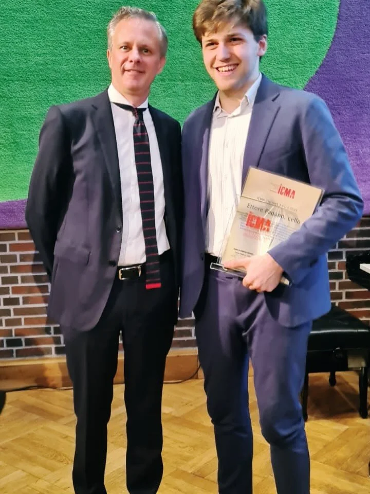 Major congrats to @ettore_pagano for winning 🥇 Prize at this year&rsquo;s @queenelisabethcompetition ! An incredible talent and human being - bravo 👏 . Here he is winning the ICMA @classeekmusic Award in 2025 with Classeek Ambassador Programme Arti